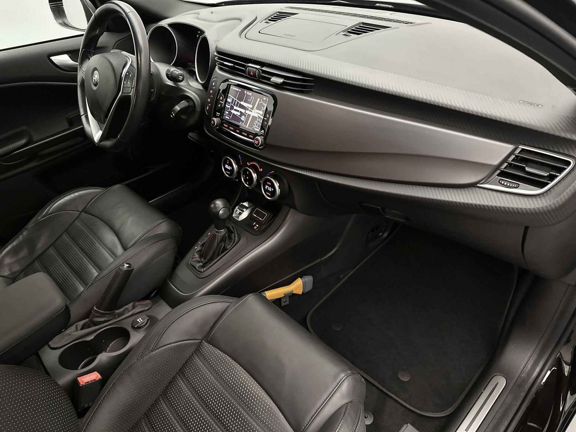 Alfa Romeo Giulietta Super 170 pk Automaat | Navigatie | Parkeersensoren Achter | Lederen Bekleding | Voorstoelen Verwarmd | LED Dagrijverlichting | Schakelflippers op Stuur | Start/Stop Systeem | Climate Control | Cruise Control | 18" Lichtmetalen Velgen | - 14/30