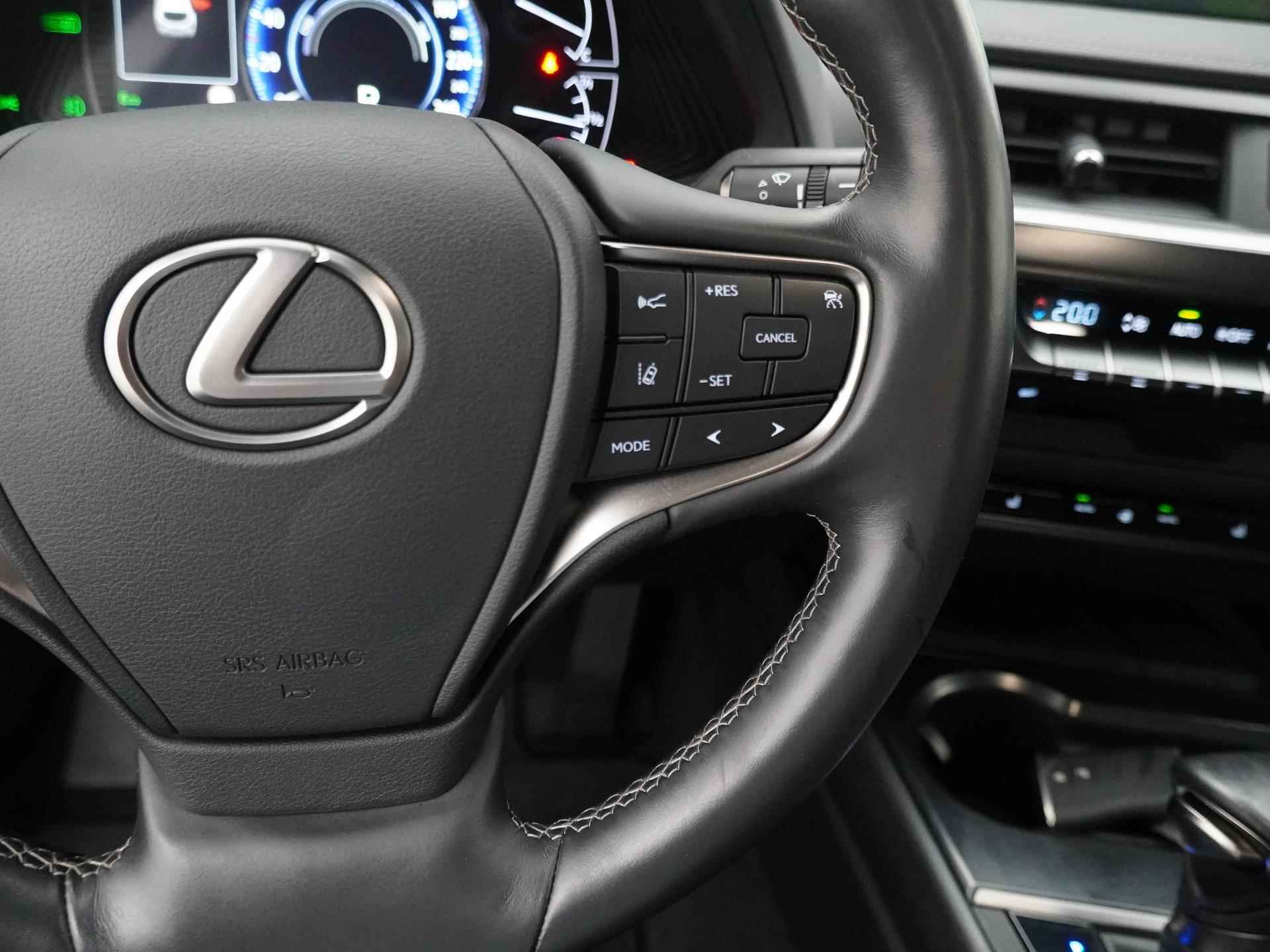 Lexus UX 250h First Edition | Navigatie | Apple Carplay | Android Auto | Stoelverwarming | Stuurwielverwarming | - 17/27