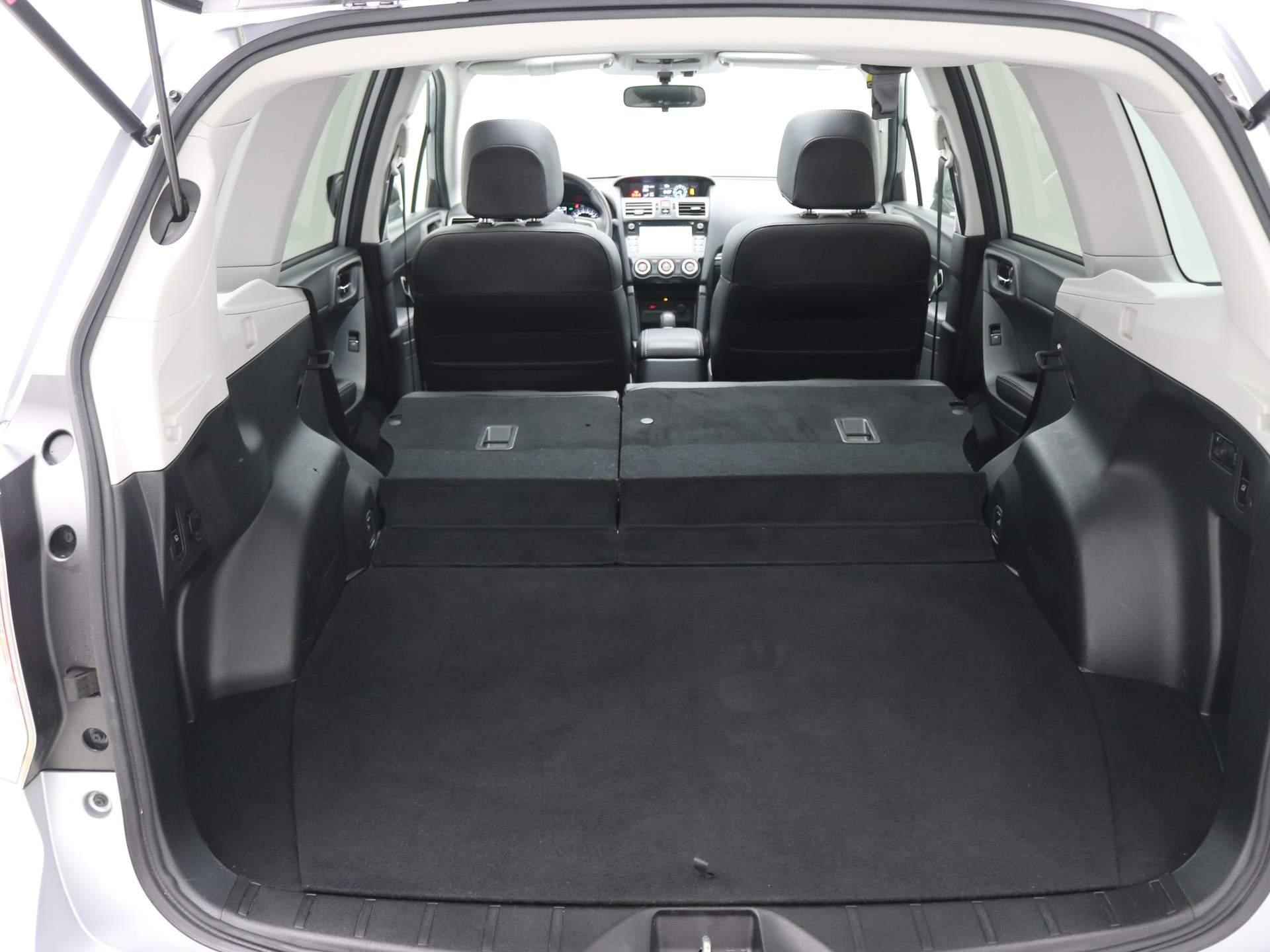 Subaru Forester 2.0 Premium AUTOMAAT AWD / Trekhaak / 2000KG Trekgewicht / Navigatie / Glazen schuif-kanteldak / LED / Lederen bekleding / Historie aanwezig / - 28/68