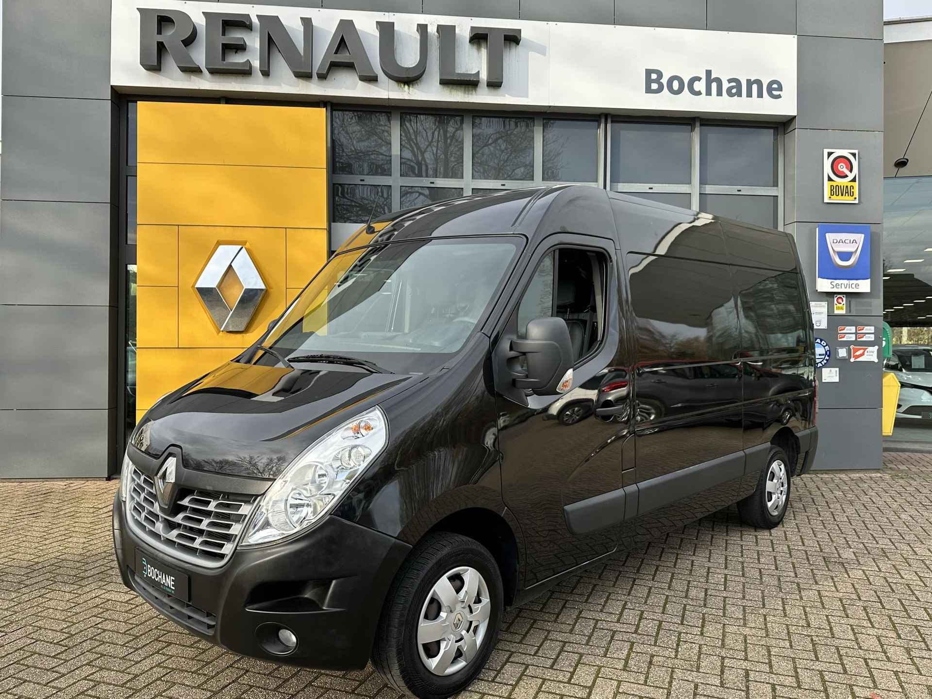 Renault Master T33 2.3 dCi 130 L2H2 | 1e eigenaar! | Navi | Airco | Cruise | Trekhaak | PDC + Camera | All season banden | Bedrijfswageninrichting - 3/28