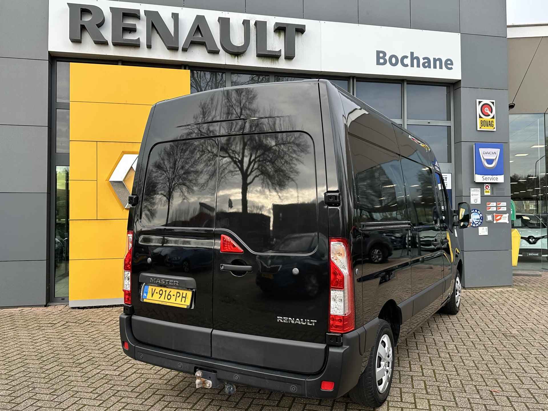 Renault Master T33 2.3 dCi 130 L2H2 | 1e eigenaar! | Navi | Airco | Cruise | Trekhaak | PDC + Camera | All season banden | Bedrijfswageninrichting - 4/28