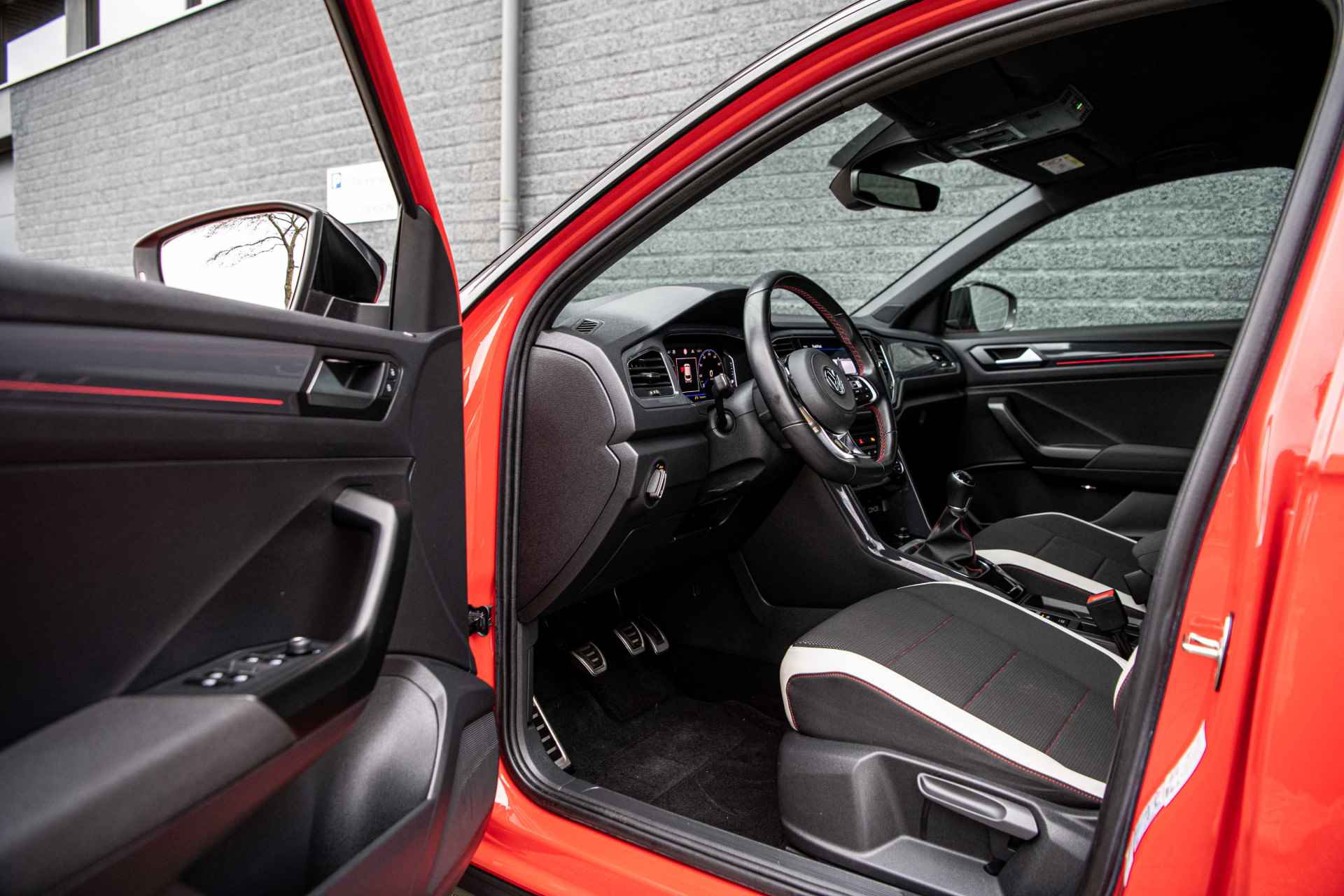 Volkswagen T-Roc 1.0 TSi 115 pk Sport+ | Full LED | Winter | Navigatie | Virtual Cockpit - 28/43
