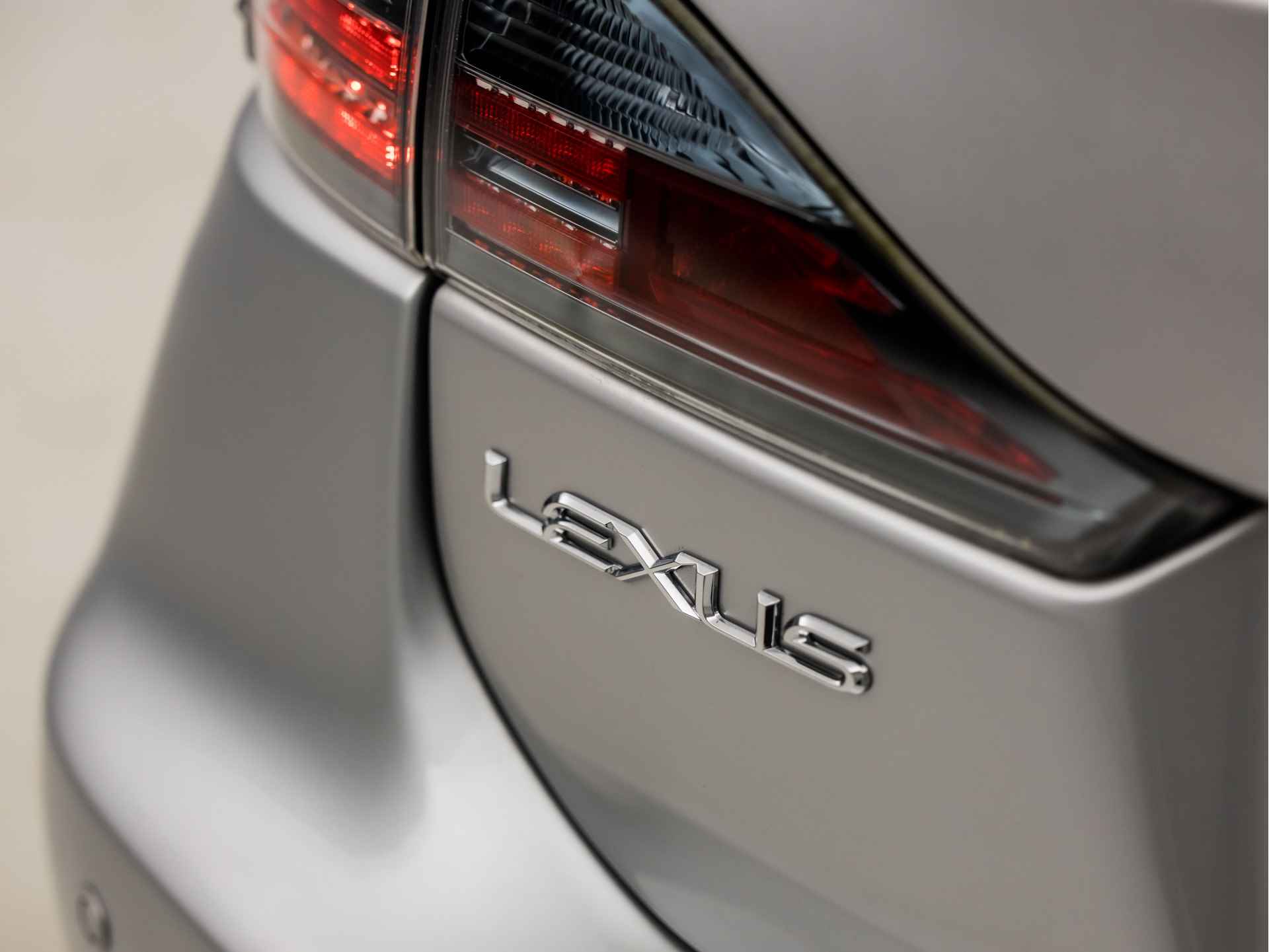 Lexus CT 200h Sport Automaat (NAVIGATIE, CLIMATE, XENON, NIEUWE APK, ALCANTARA SPORTSTOELEN, CRUISE, BLUETOOTH, LM VELGEN, NIEUWSTAAT) - 27/43