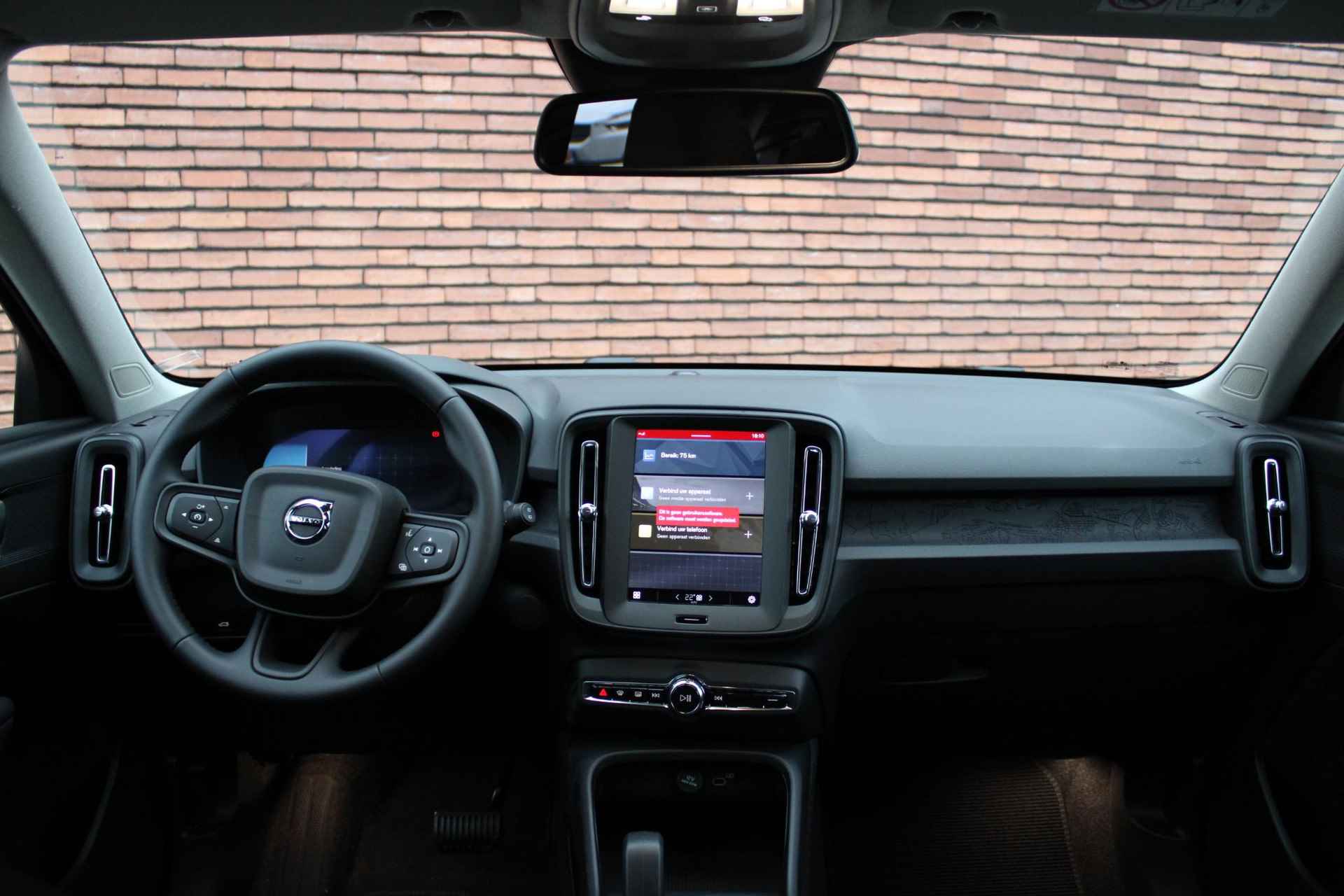 Volvo EX40 Single Motor Essential 70 kWh ** Per Direct Leverbaar** Cruise Control, Parkeersensoren Achter, Google Services, Achteruitrijcamera, 19" Lichtmetalen Velgen, Apple CarPlay, LED-koplampen, Lane Keeping Aid, Oncoming Lane Mitigation, Verkeersbordherkennning - 4/13