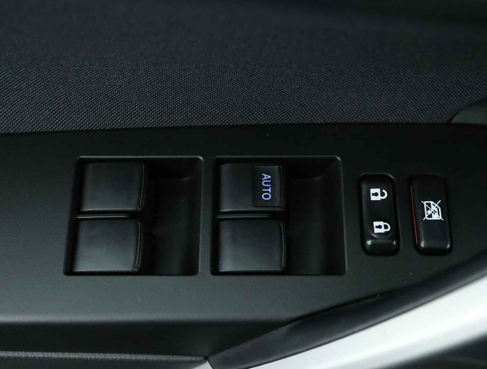 Toyota Auris 1.8 Hybrid Aspiration | Automaat |Climate control | Cruise Control | Navigatie |  lichtmetalen velgen | - 28/53