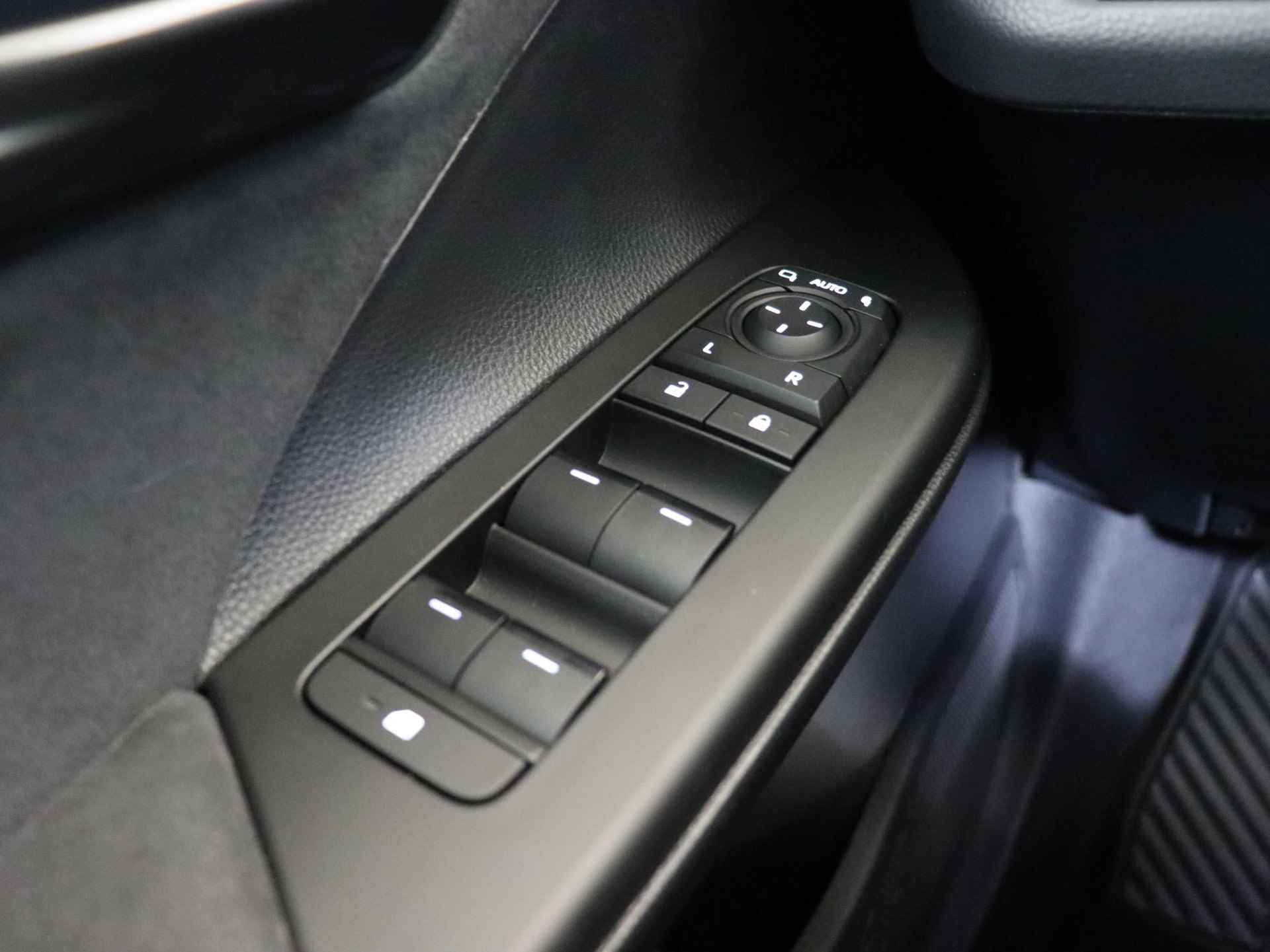 Toyota C-HR 1.8 Hybrid Executive | NAVI | Apple carplay | Android auto | Snel leverbaar | - 30/39