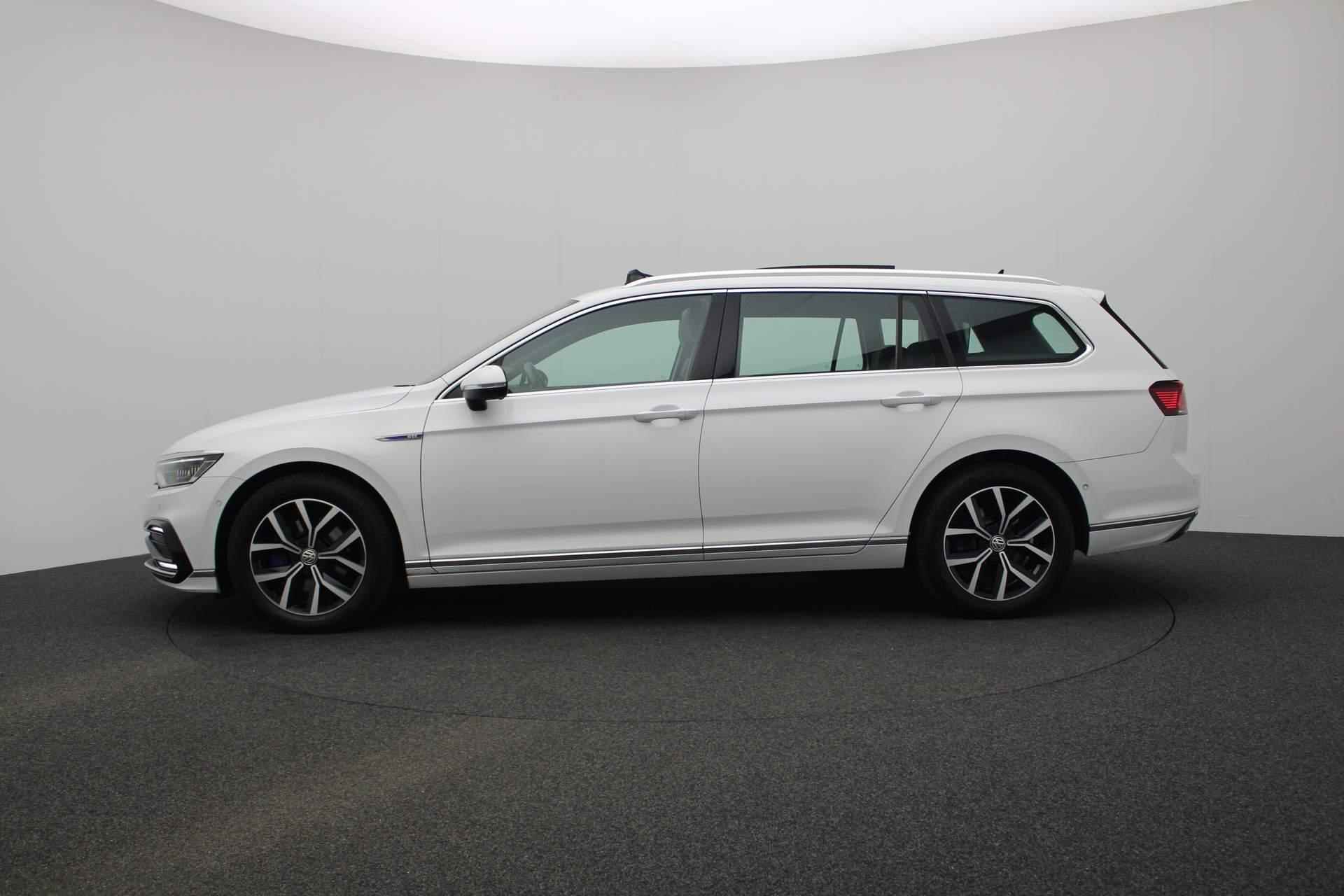 Volkswagen Passat Variant 1.4 TSI 218PK DSG PHEV GTE Business | Pano | Trekhaak | IQ Light | Leder/alcantara | 360 Camera | Adaptief onderstel | Navi Discover Pro | Stoelverwarming - 24/46