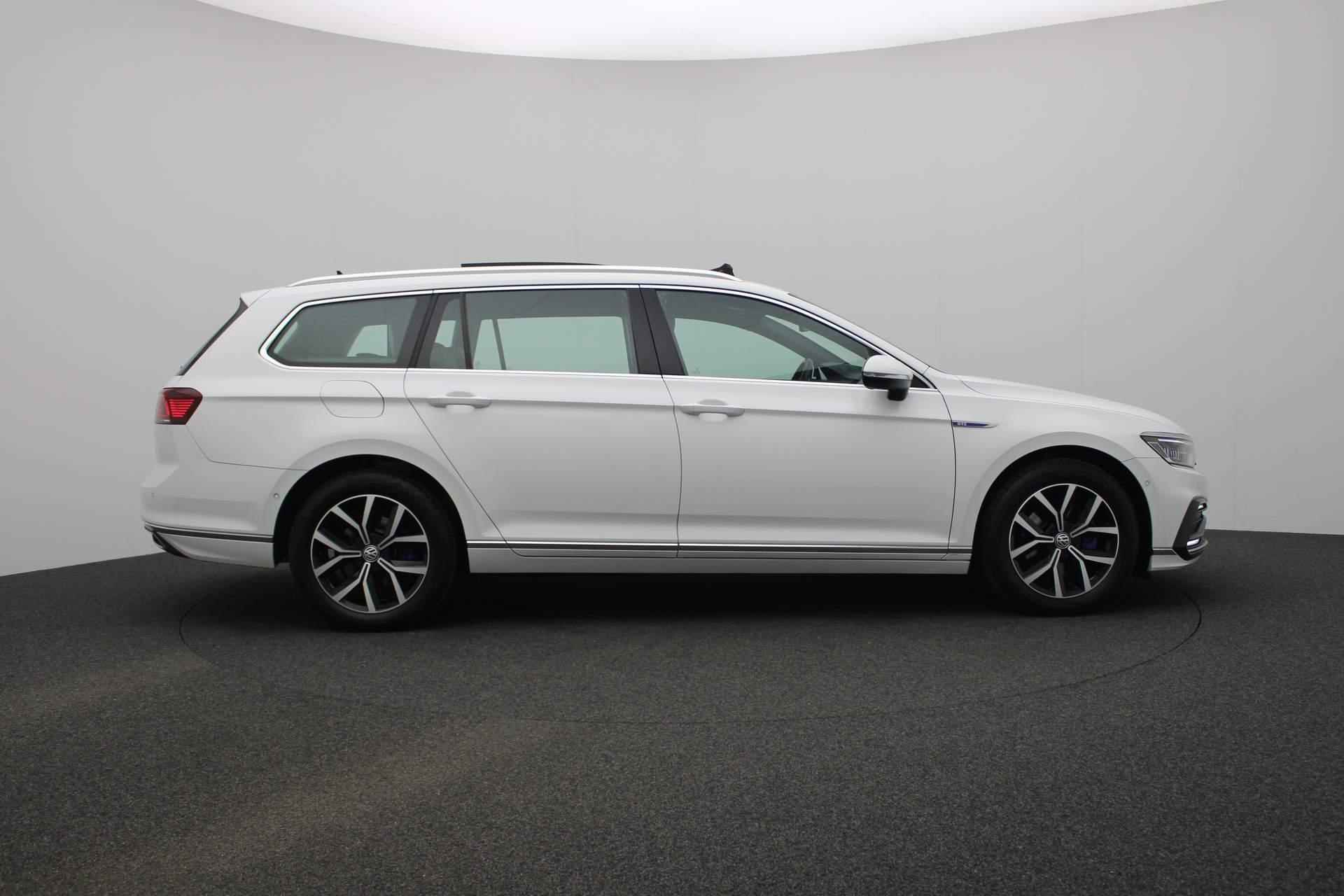 Volkswagen Passat Variant 1.4 TSI 218PK DSG PHEV GTE Business | Pano | Trekhaak | IQ Light | Leder/alcantara | 360 Camera | Adaptief onderstel | Navi Discover Pro | Stoelverwarming - 25/46