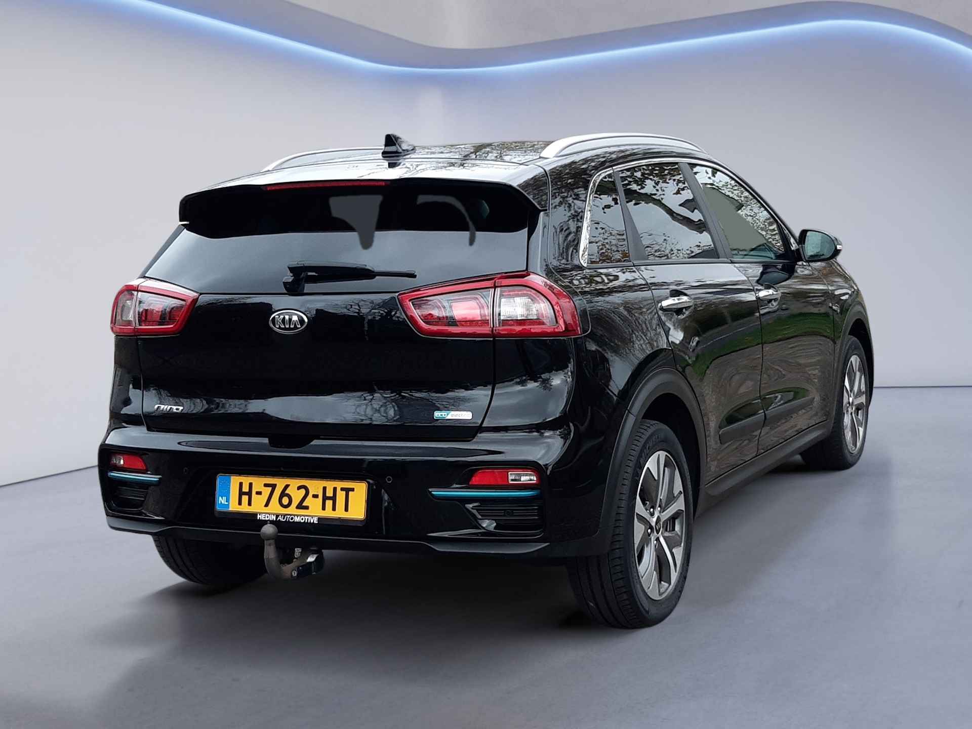 Kia e-Niro ExecutiveLine 64 kWh (204 PK) 1e-Eig, Kia-Dealer-Onderh, 12-Mnd-BOVAG, NL-Auto, Trekhaak, Leer, Navigatie/Apple-Carplay/Android-Auto, Adaptive-Cruisecontrol, Keyless-Entry/Start, Parkeersensoren-V+A, Achteruitrijcamera, Stoelverwarming-V+A, DAB, Stuurverwarming, Voorstoelen-Gevent., Premium-Audio, Lm-Velgen-17Inch, Privacy-Glas - 4/37