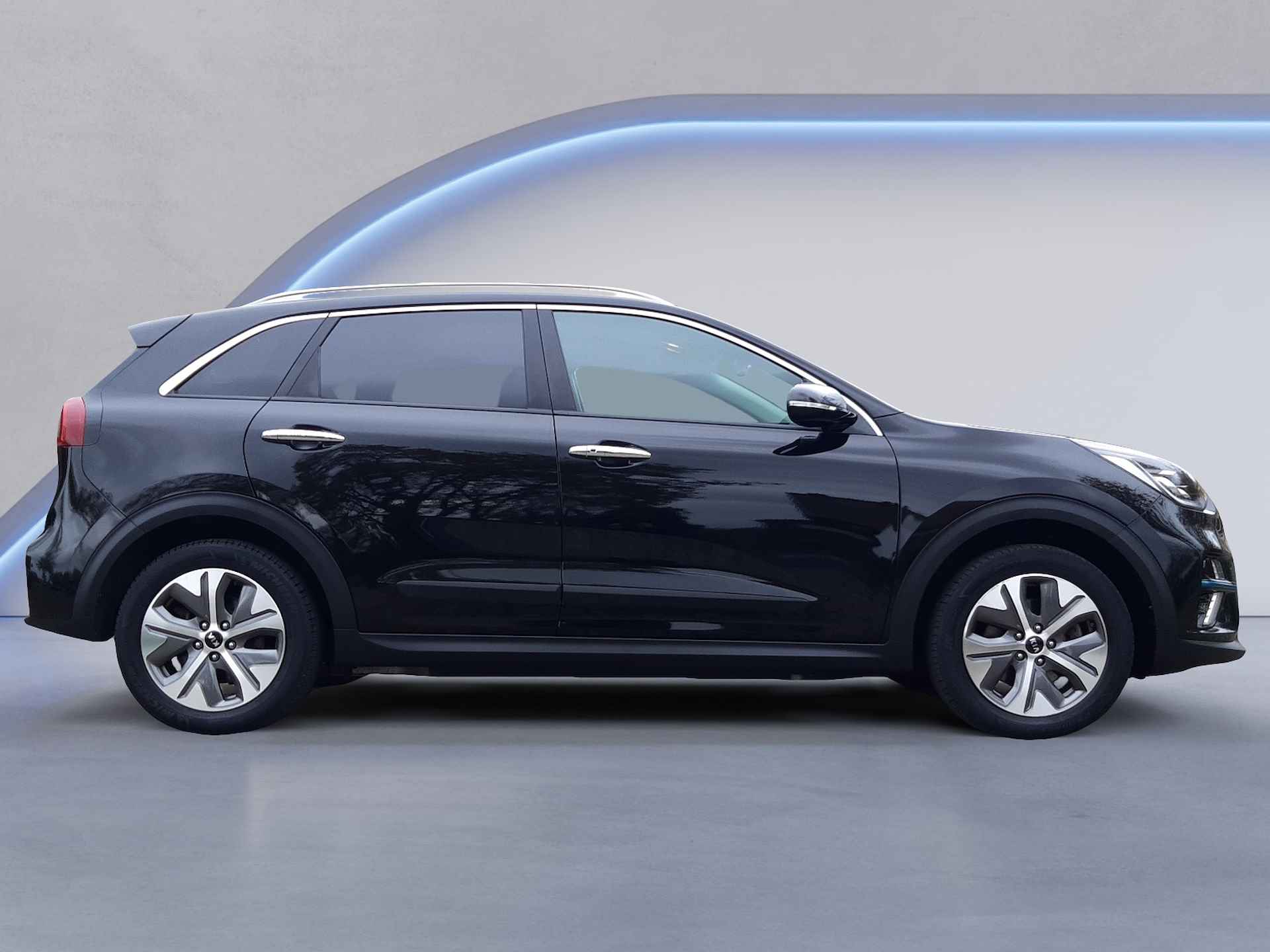 Kia e-Niro ExecutiveLine 64 kWh (204 PK) 1e-Eig, Kia-Dealer-Onderh, 12-Mnd-BOVAG, NL-Auto, Trekhaak, Leer, Navigatie/Apple-Carplay/Android-Auto, Adaptive-Cruisecontrol, Keyless-Entry/Start, Parkeersensoren-V+A, Achteruitrijcamera, Stoelverwarming-V+A, DAB, Stuurverwarming, Voorstoelen-Gevent., Premium-Audio, Lm-Velgen-17Inch, Privacy-Glas - 5/37