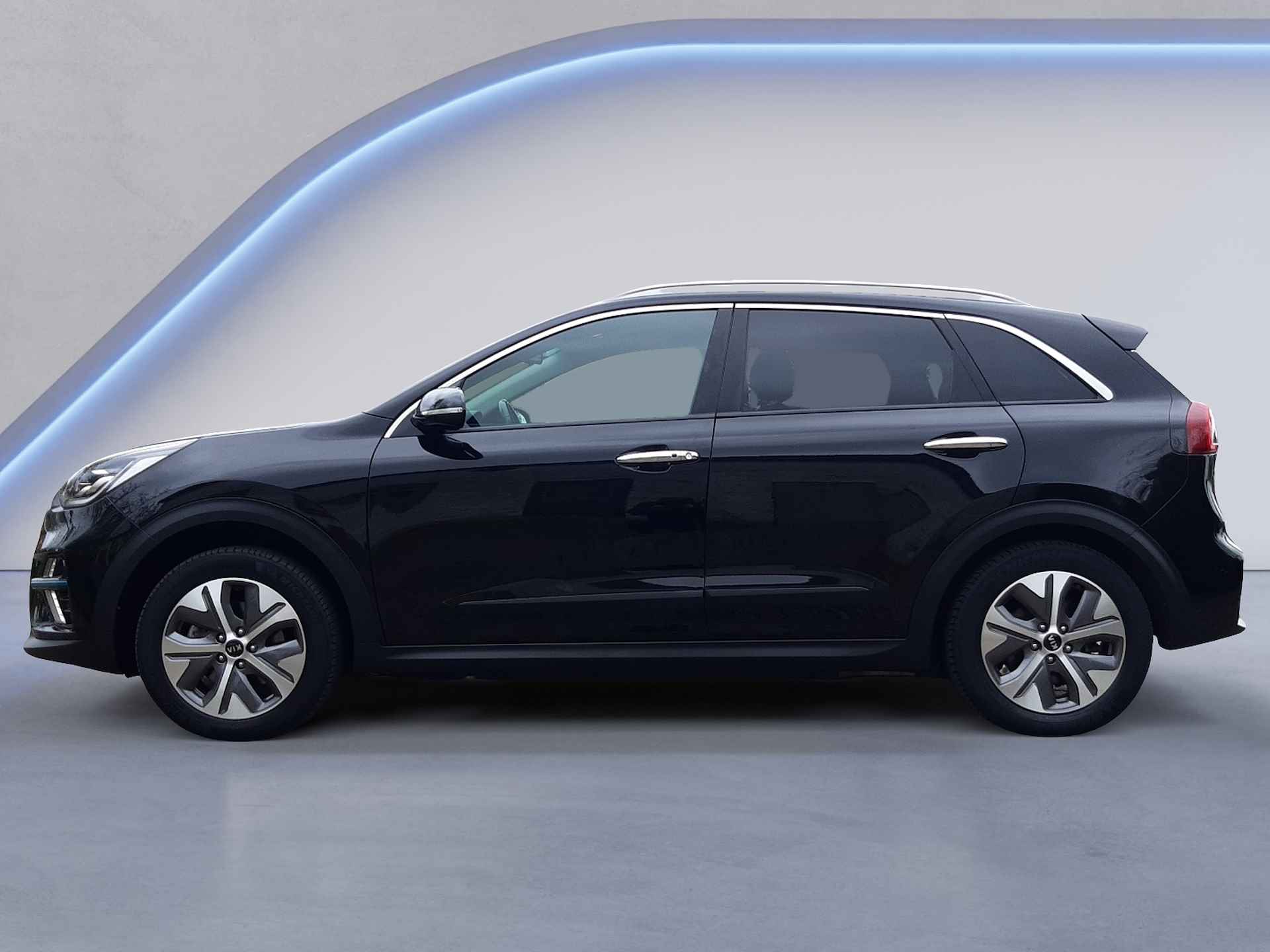 Kia e-Niro ExecutiveLine 64 kWh (204 PK) 1e-Eig, Kia-Dealer-Onderh, 12-Mnd-BOVAG, NL-Auto, Trekhaak, Leer, Navigatie/Apple-Carplay/Android-Auto, Adaptive-Cruisecontrol, Keyless-Entry/Start, Parkeersensoren-V+A, Achteruitrijcamera, Stoelverwarming-V+A, DAB, Stuurverwarming, Voorstoelen-Gevent., Premium-Audio, Lm-Velgen-17Inch, Privacy-Glas - 17/37