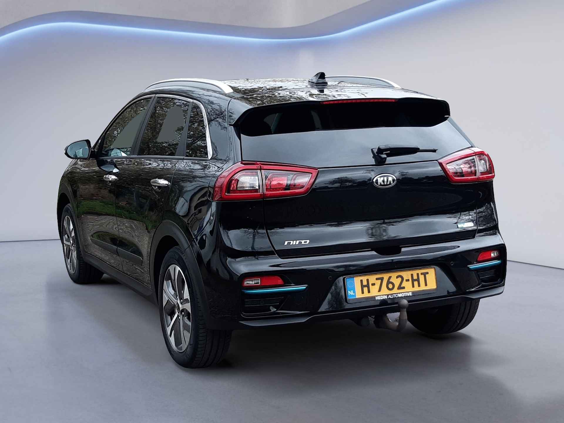 Kia e-Niro ExecutiveLine 64 kWh (204 PK) 1e-Eig, Kia-Dealer-Onderh, 12-Mnd-BOVAG, NL-Auto, Trekhaak, Leer, Navigatie/Apple-Carplay/Android-Auto, Adaptive-Cruisecontrol, Keyless-Entry/Start, Parkeersensoren-V+A, Achteruitrijcamera, Stoelverwarming-V+A, DAB, Stuurverwarming, Voorstoelen-Gevent., Premium-Audio, Lm-Velgen-17Inch, Privacy-Glas - 18/37