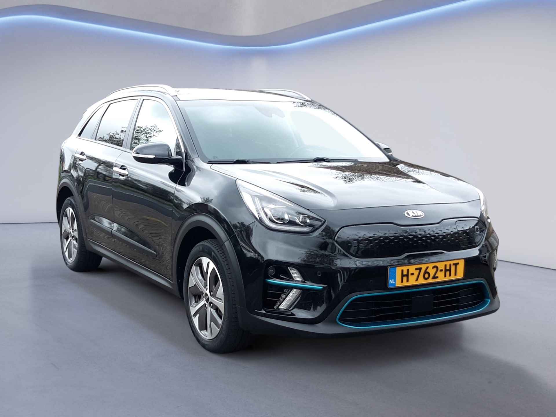 Kia e-Niro ExecutiveLine 64 kWh (204 PK) 1e-Eig, Kia-Dealer-Onderh, 12-Mnd-BOVAG, NL-Auto, Trekhaak, Leer, Navigatie/Apple-Carplay/Android-Auto, Adaptive-Cruisecontrol, Keyless-Entry/Start, Parkeersensoren-V+A, Achteruitrijcamera, Stoelverwarming-V+A, DAB, Stuurverwarming, Voorstoelen-Gevent., Premium-Audio, Lm-Velgen-17Inch, Privacy-Glas - 20/37