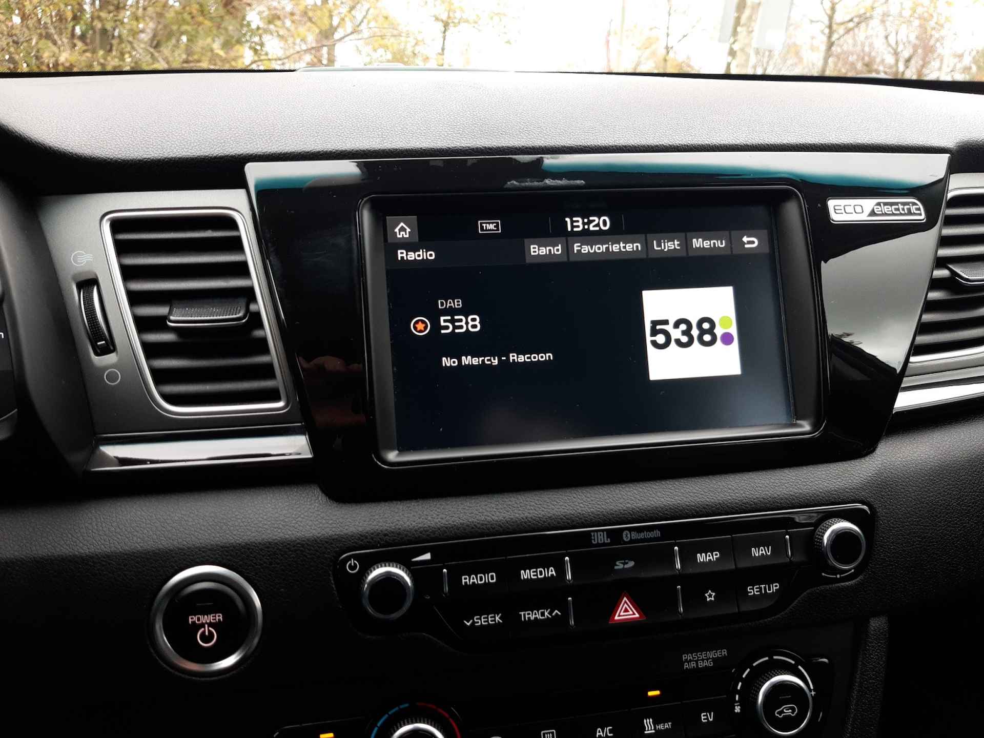 Kia e-Niro ExecutiveLine 64 kWh (204 PK) 1e-Eig, Kia-Dealer-Onderh, 12-Mnd-BOVAG, NL-Auto, Trekhaak, Leer, Navigatie/Apple-Carplay/Android-Auto, Adaptive-Cruisecontrol, Keyless-Entry/Start, Parkeersensoren-V+A, Achteruitrijcamera, Stoelverwarming-V+A, DAB, Stuurverwarming, Voorstoelen-Gevent., Premium-Audio, Lm-Velgen-17Inch, Privacy-Glas - 25/37