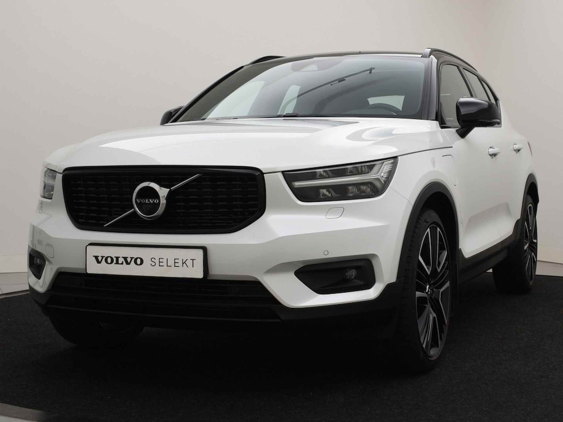 Volvo XC40 T5 PLUG-IN HYBRID R-DESIGN PANORAMADAK KEYLESS ACC BLIS NAVI - 2/45