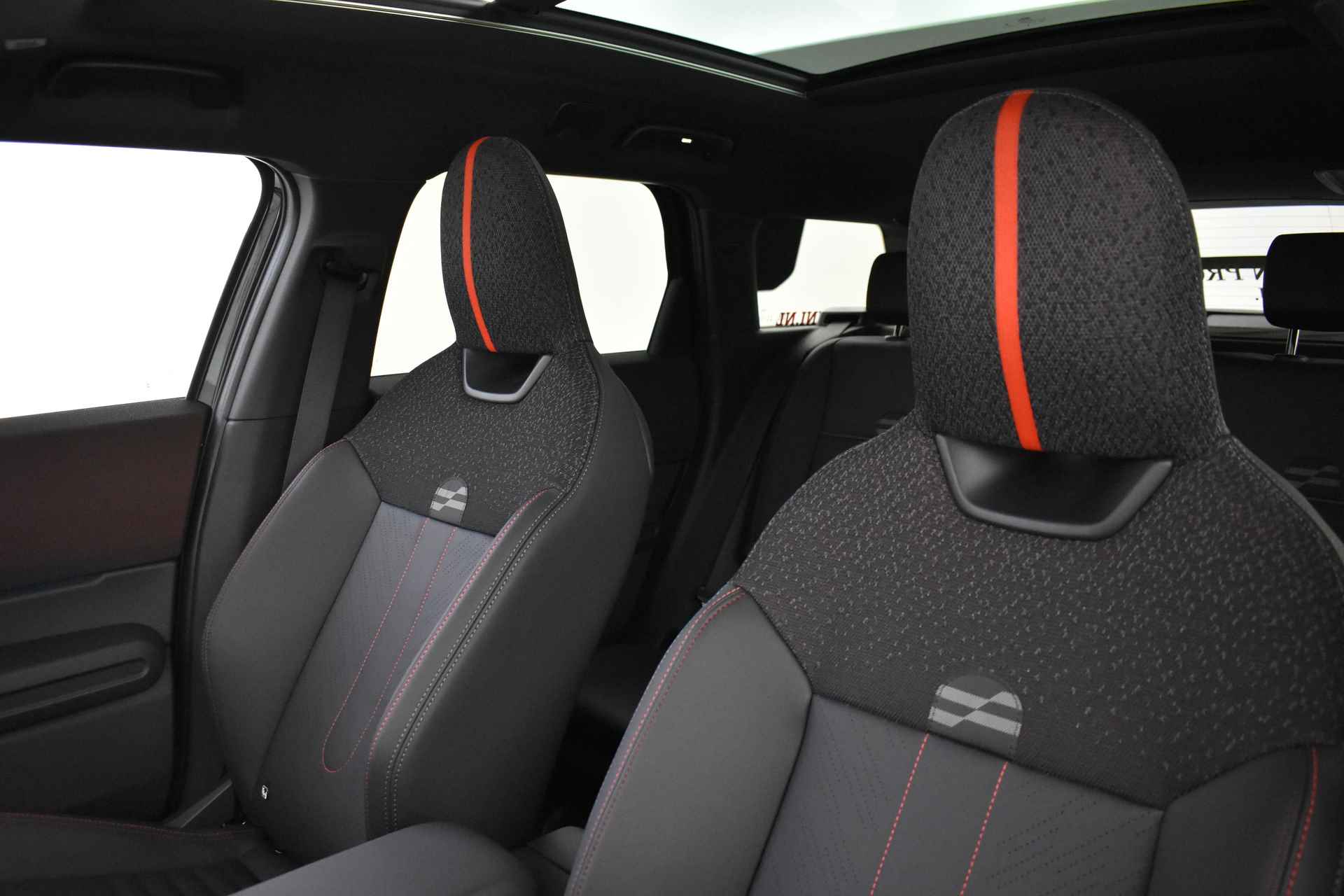 MINI Countryman C JCW Automaat / Panoramadak / Trekhaak / JCW Sportstoelen / Parking Assistant Plus / Driving Assistant Professional / Comfort Access - 7/69