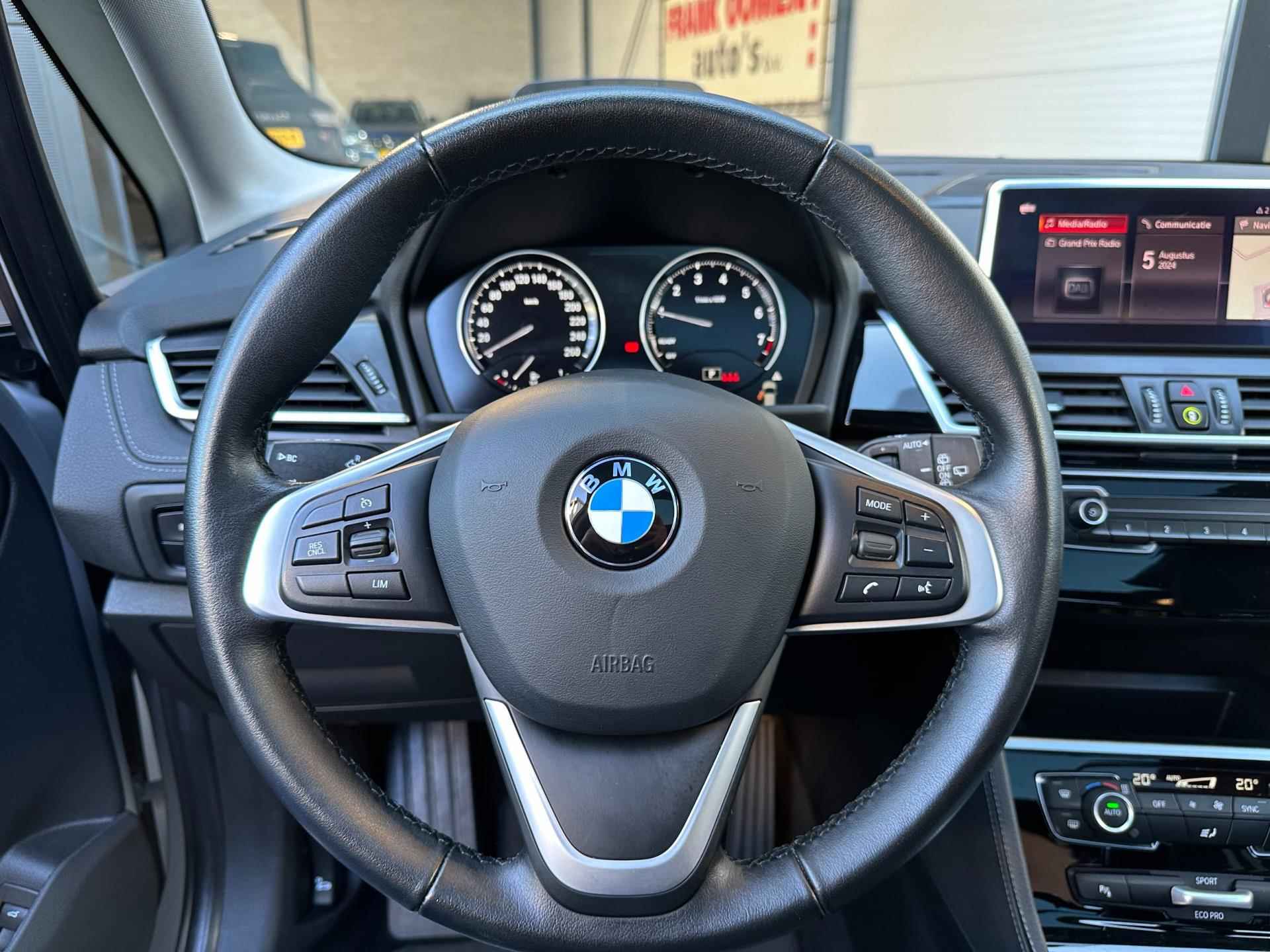 BMW 2-serie Active Tourer 218i + NAP | Panorama | Camera | Navigatie | LED | Trekhaak | Rijklaarprijs - 16/30