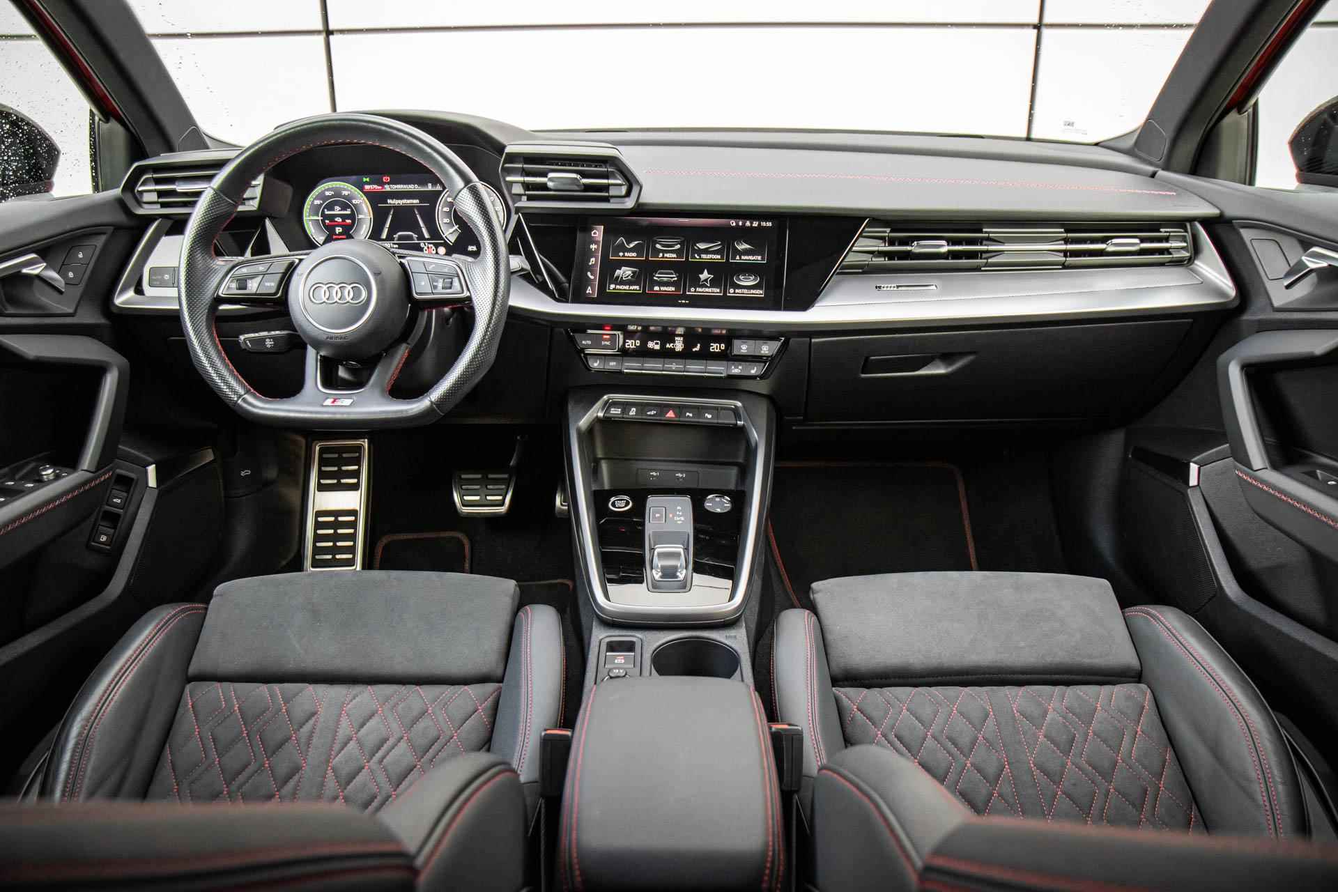 Audi A3 Sportback 45 TFSI e 245pk S edition Competition | Panoramadak | Sportstoelen | B&O | Navigatie | Achteruitrijcamera - 42/45