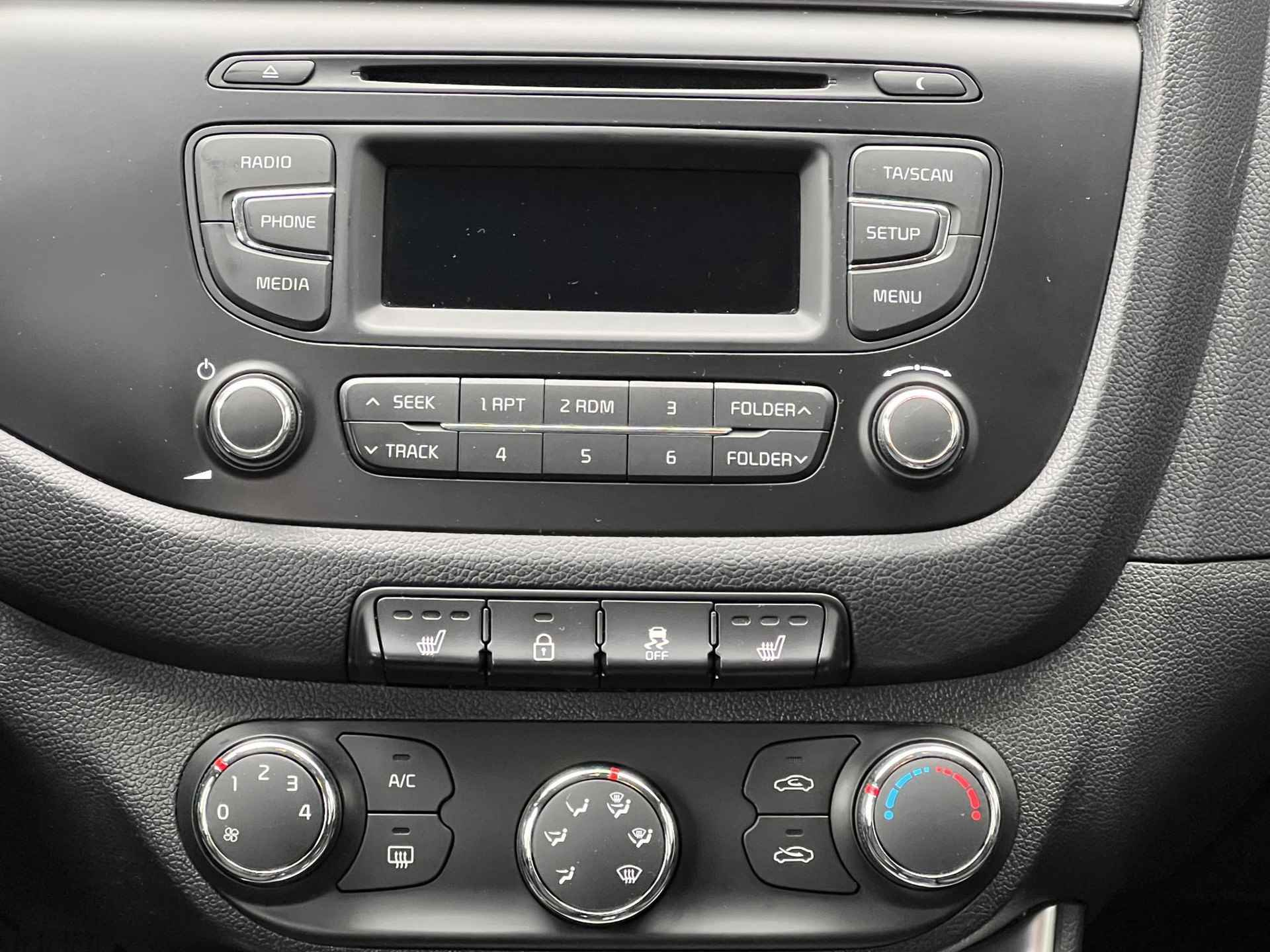 Kia cee'd Sportswagon 1.6 GDI ComfortLine 135PK Apple Carplay, Stoelverwarming, Stuurverwarming, Isofix, Dakrails, Airconditioning, Bluetooth, AUX/USB aansluiting, Elektrische ramen (MET GARANTIE*) - 15/27