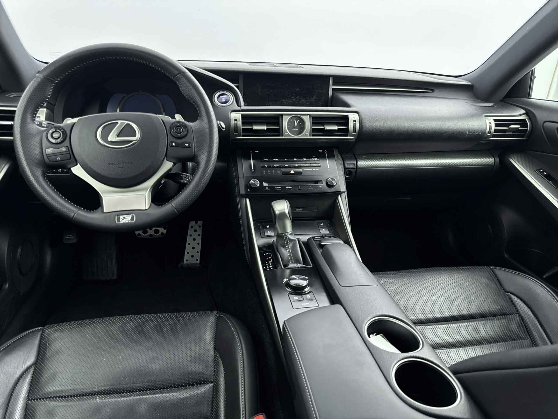 Lexus IS 300h F-Sport Line Limited | Zwart Leder | Glazen Schuifdak | ALL Season Banden | - 6/40