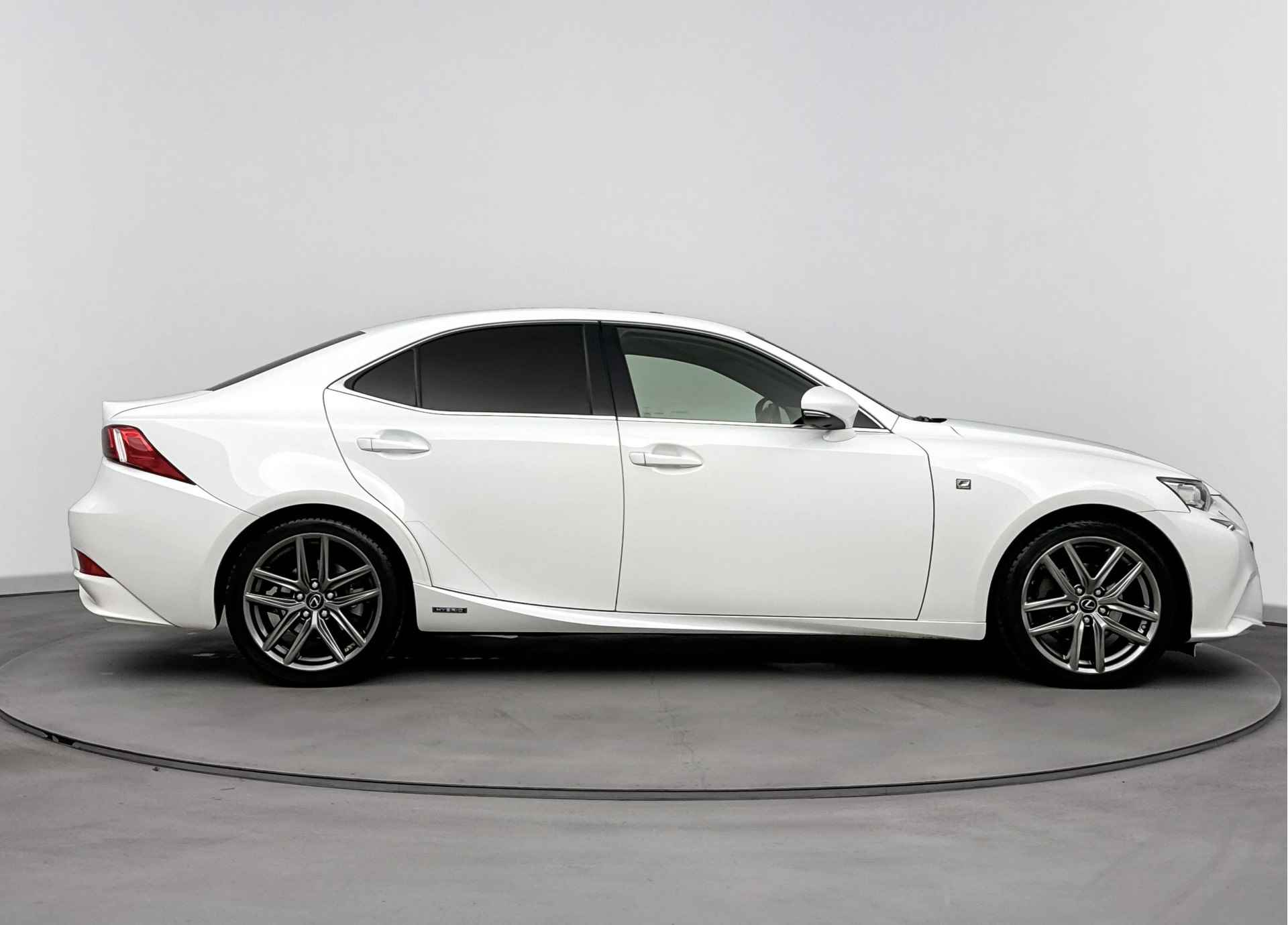 Lexus IS 300h F-Sport Line Limited | Zwart Leder | Glazen Schuifdak | ALL Season Banden | - 15/40