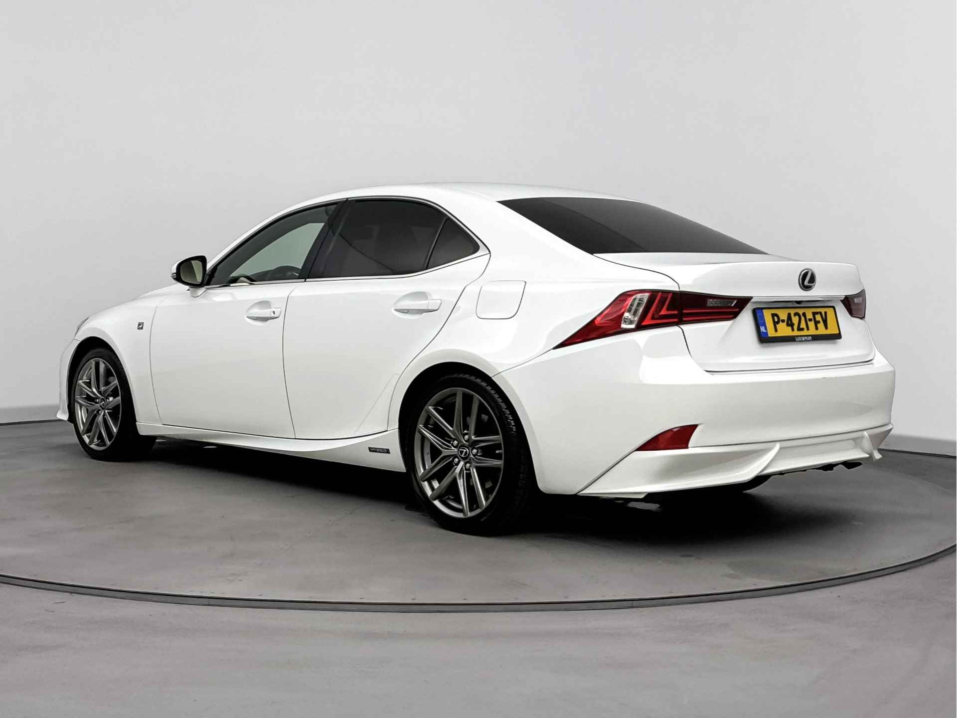 Lexus IS 300h F-Sport Line Limited | Zwart Leder | Glazen Schuifdak | ALL Season Banden | - 16/40