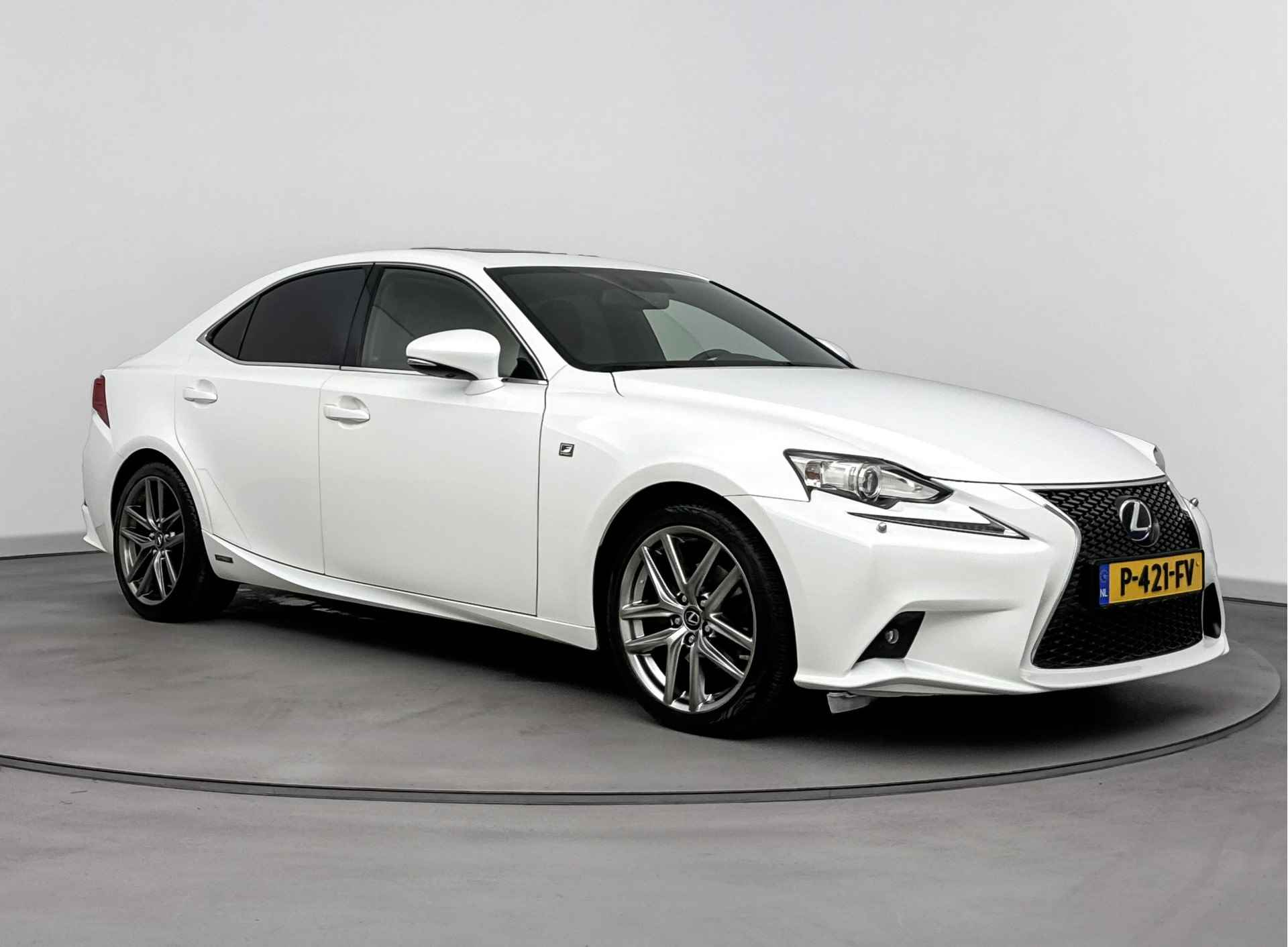 Lexus IS 300h F-Sport Line Limited | Zwart Leder | Glazen Schuifdak | ALL Season Banden | JH 22/10 verkocht ovb financiering - 28/40