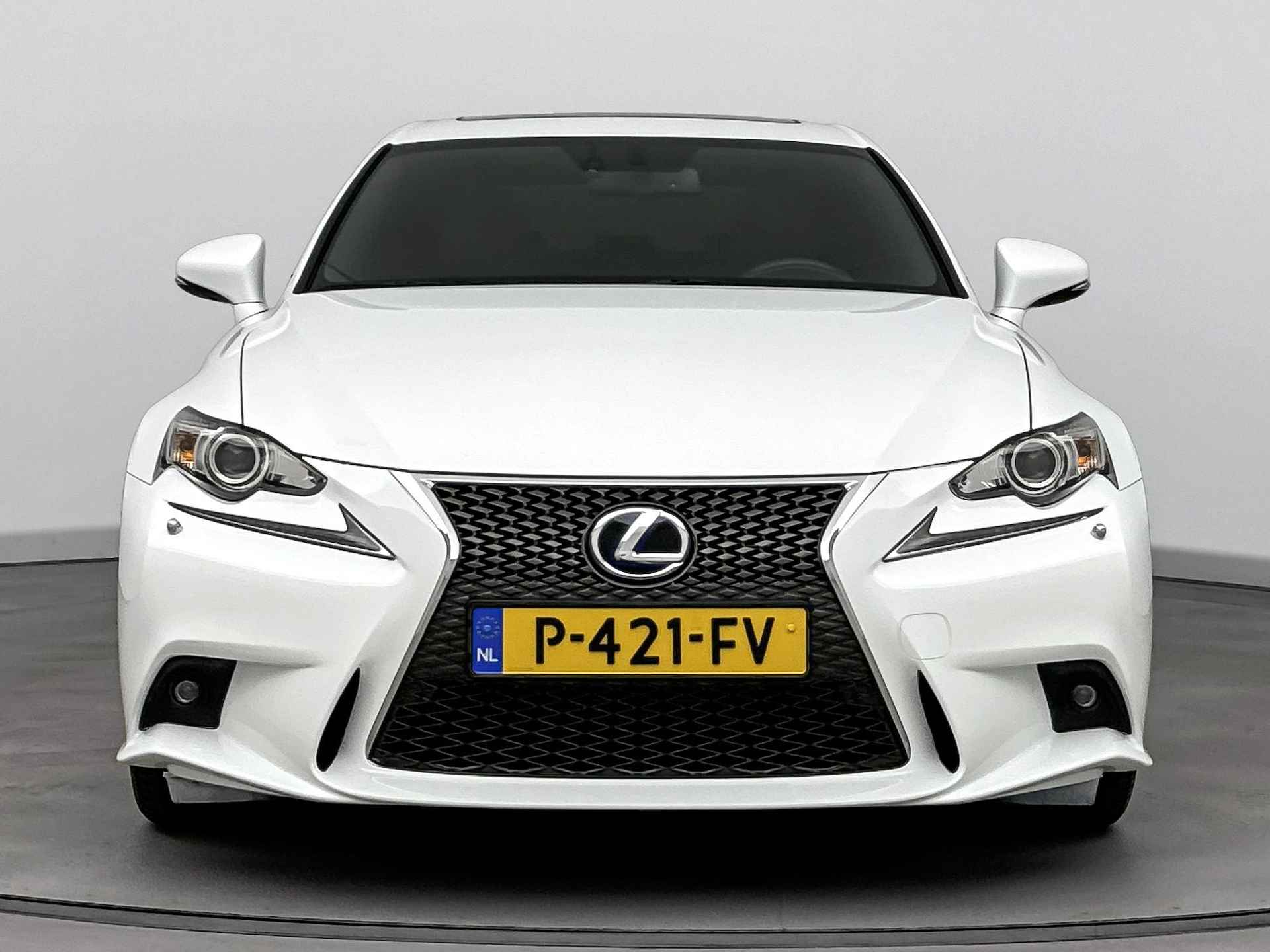 Lexus IS 300h F-Sport Line Limited | Zwart Leder | Glazen Schuifdak | ALL Season Banden | JH 22/10 verkocht ovb financiering - 29/40