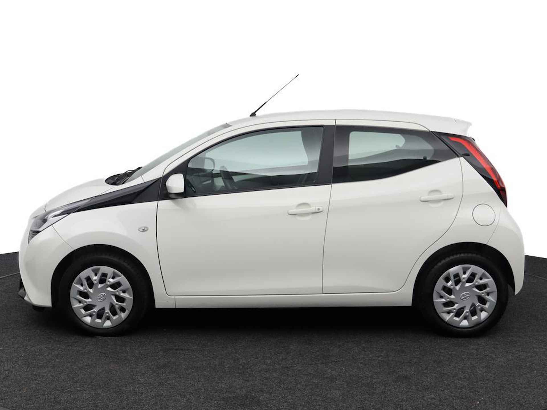 Toyota Aygo 1.0 VVT-i x-play | Automaat | Apple car play | Android auto | Parkeercamera | Airco | - 3/43