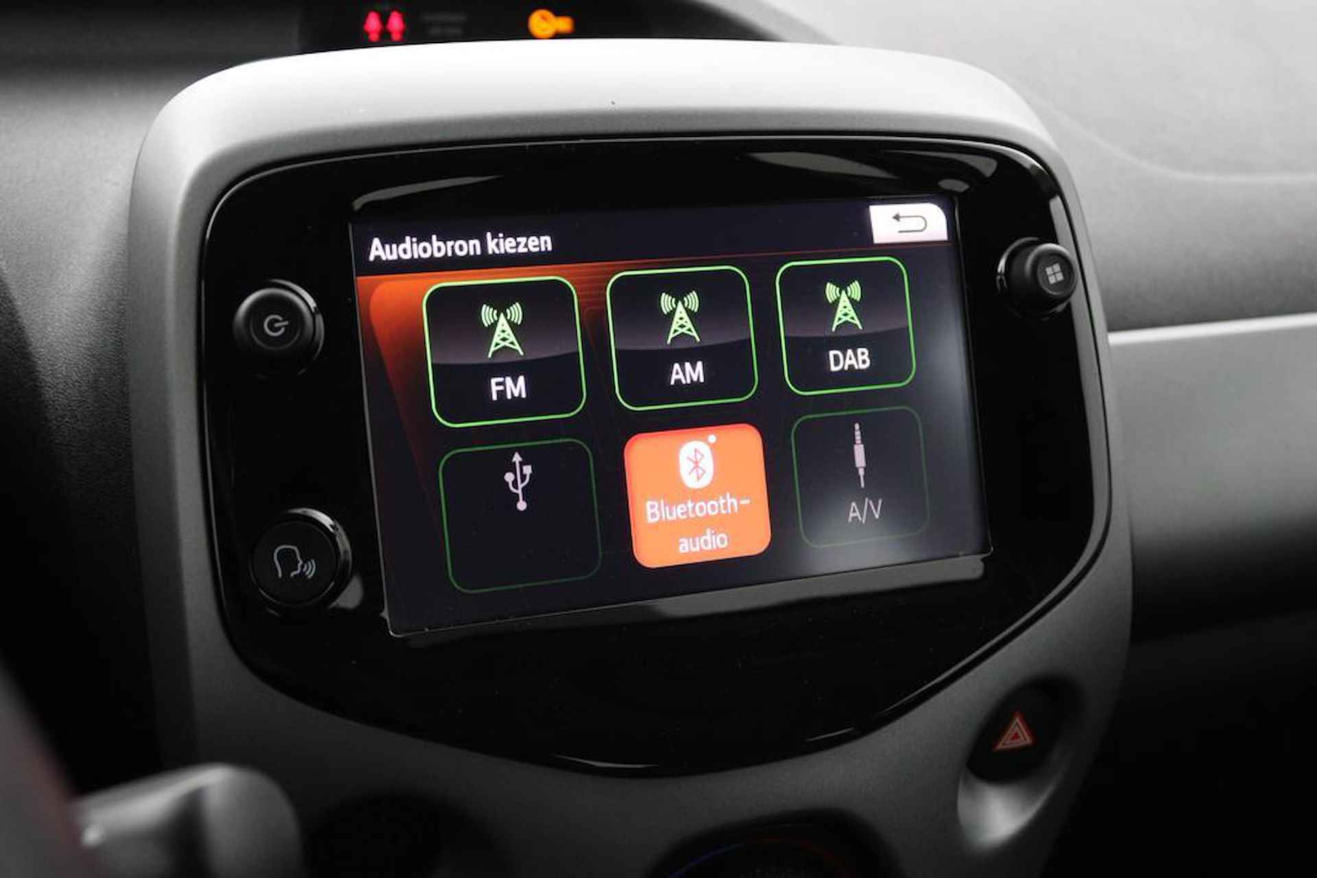 Toyota Aygo 1.0 VVT-i x-play | Automaat | Apple car play | Android auto | Parkeercamera | Airco | - 9/43