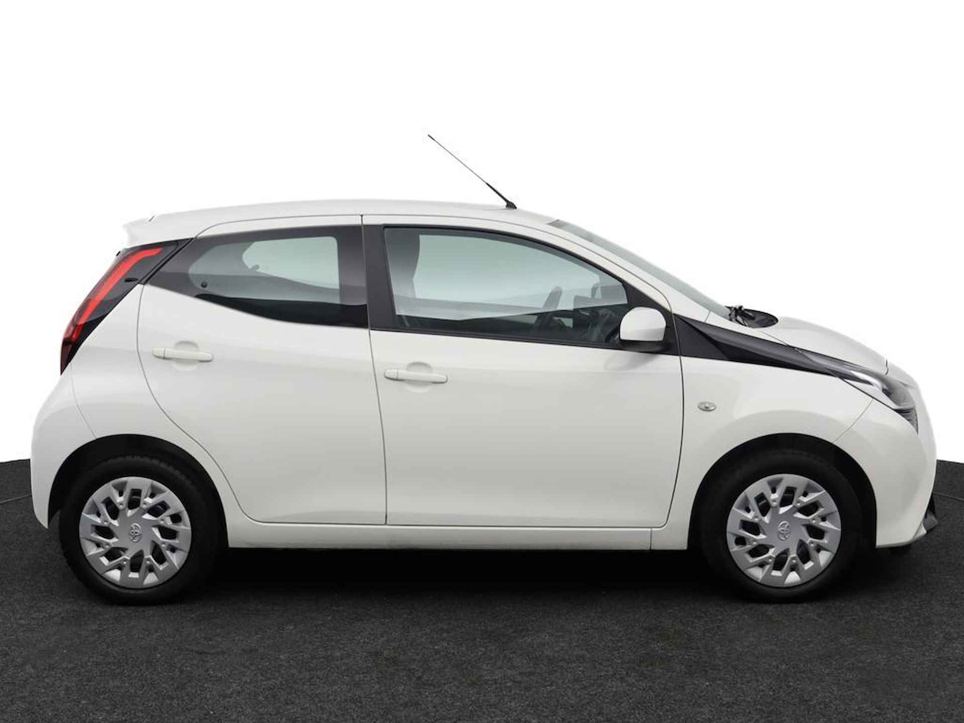 Toyota Aygo 1.0 VVT-i x-play | Automaat | Apple car play | Android auto | Parkeercamera | Airco | - 13/43