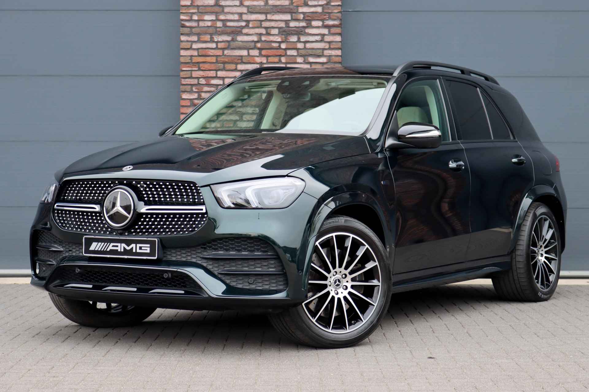 Mercedes-Benz GLE 350 de 4MATIC Premium+ AMG Line Aut9 | Luchtvering | Distronic+ | Stoelventilatie | Burmester | Trekhaak | Verwarmd Stuurwiel | Massage | Multibeam LED | Vlakkenverwarming |