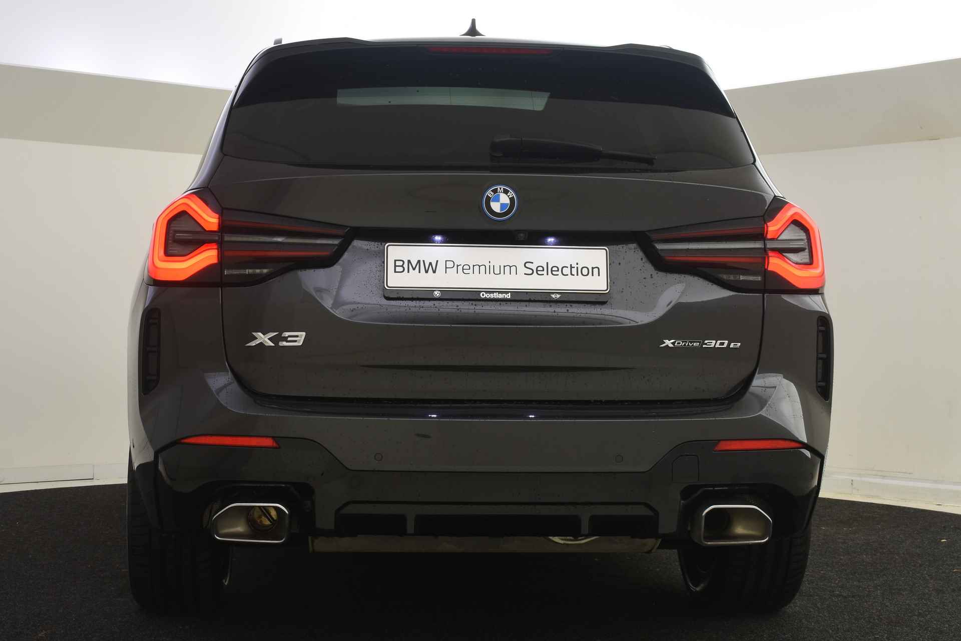 BMW X3 xDrive30e High Executive M Sport Automaat / Panoramadak / Trekhaak / Sportstoelen / Stoelverwarming / Parking Assistant Plus / Gesture Control / Live Cockpit Professional - 24/52