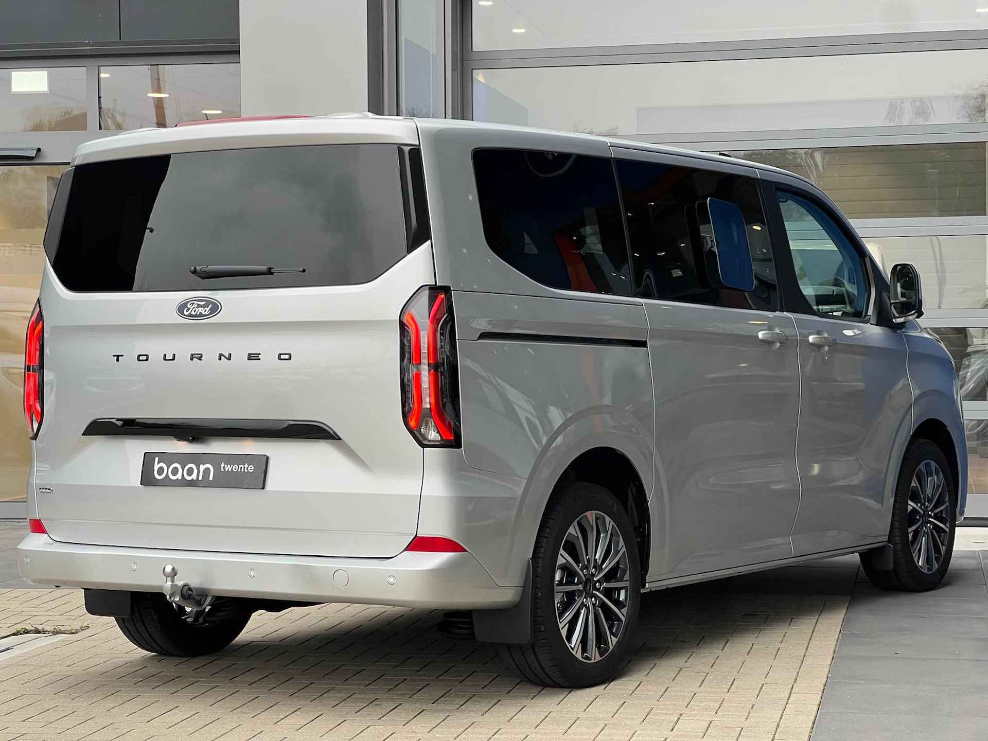 Ford Tourneo Custom PHEV 233PK TITANIUM X L1 | Geel kenteken | Incl. BPM & BTW | 8 Persoons | Zeer Luxe | - 4/53