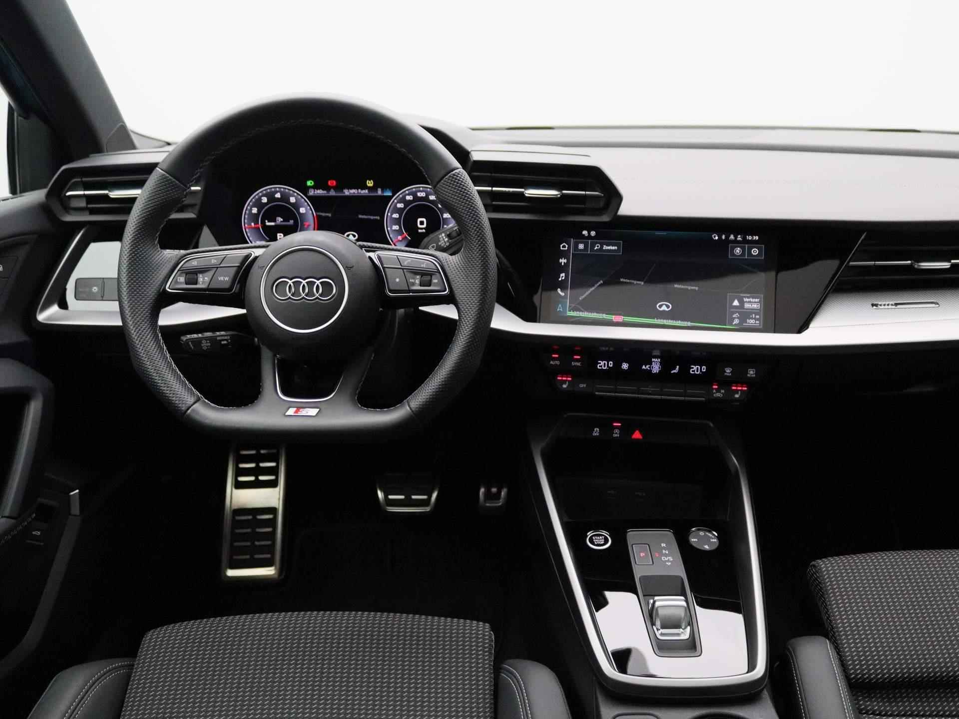 Audi A3 Limousine 30 TFSI S edition 110 PK | S-line exterieur | Automaat | Navigatie | Panoramadak | Adaptive Cruise Control | Half-Leder | Trekhaak | Parkeersensoren | Stoelverwarming | Lichtmetalen velgen | Climate Control | B&O Sound System | Fabrieksgarantie | - 7/46