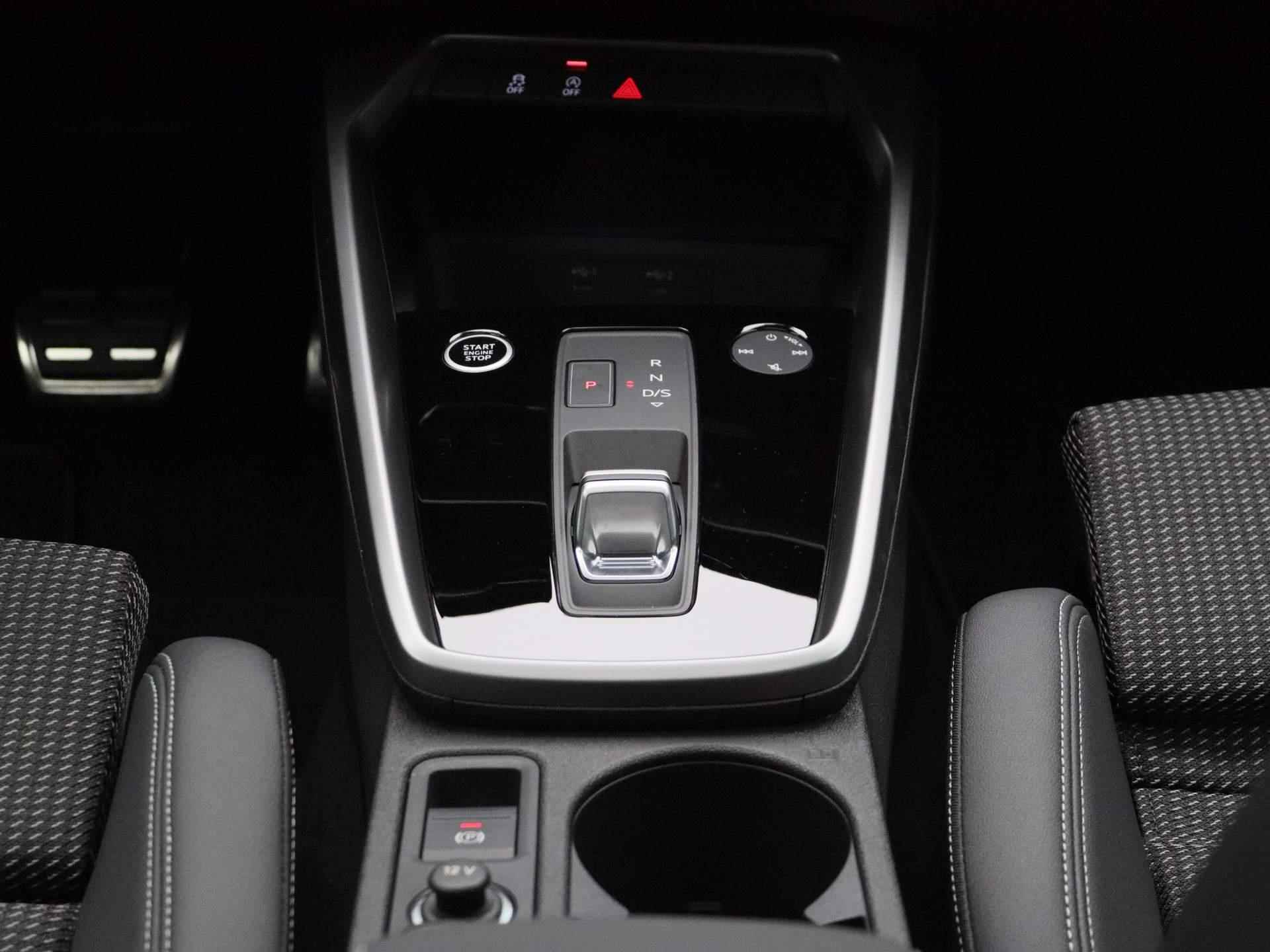 Audi A3 Limousine 30 TFSI S edition 110 PK | S-line exterieur | Automaat | Navigatie | Panoramadak | Adaptive Cruise Control | Half-Leder | Trekhaak | Parkeersensoren | Stoelverwarming | Lichtmetalen velgen | Climate Control | B&O Sound System | Fabrieksgarantie | - 10/46