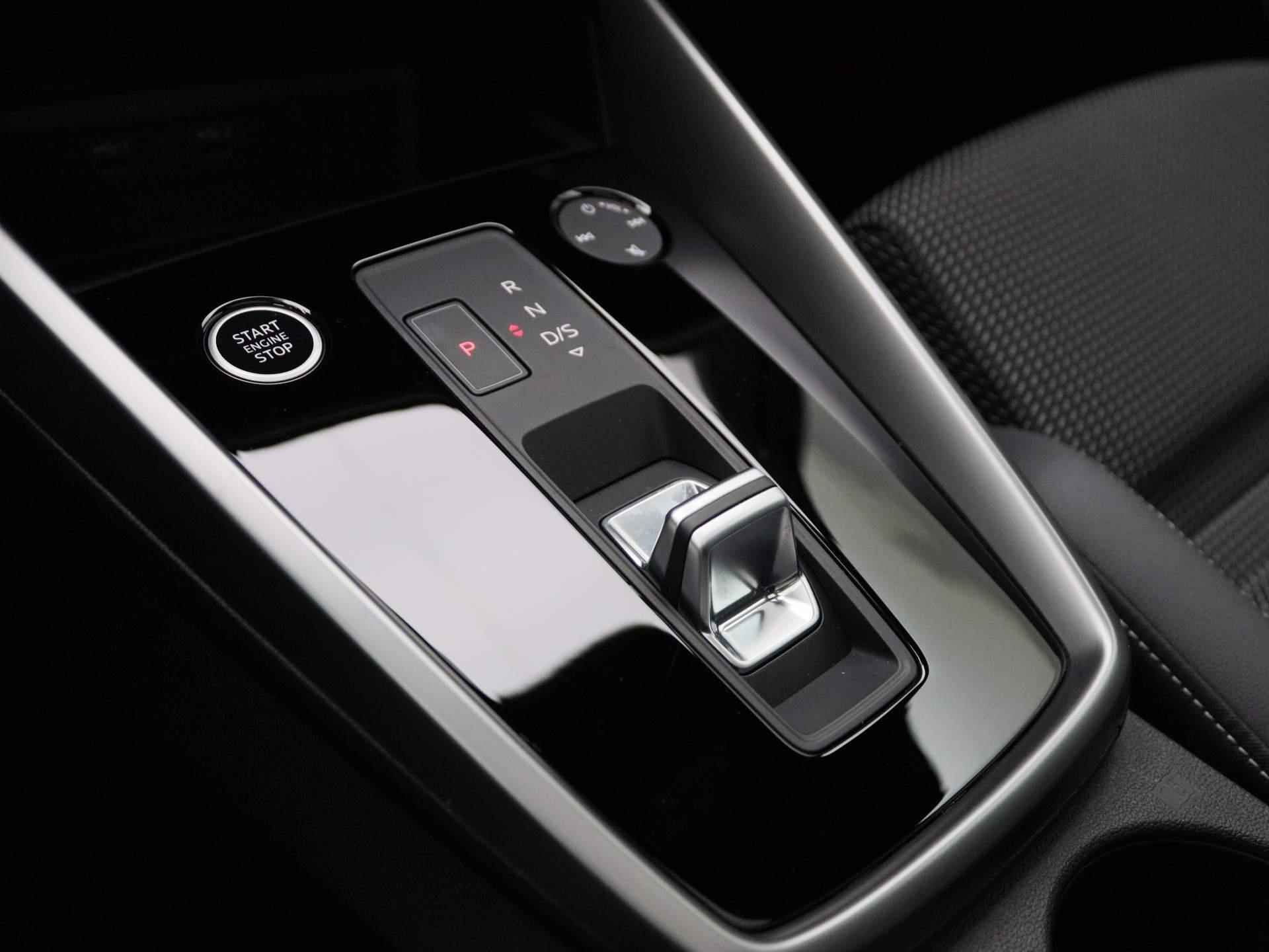 Audi A3 Limousine 30 TFSI S edition 110 PK | S-line exterieur | Automaat | Navigatie | Panoramadak | Adaptive Cruise Control | Half-Leder | Trekhaak | Parkeersensoren | Stoelverwarming | Lichtmetalen velgen | Climate Control | B&O Sound System | Fabrieksgarantie | - 20/46
