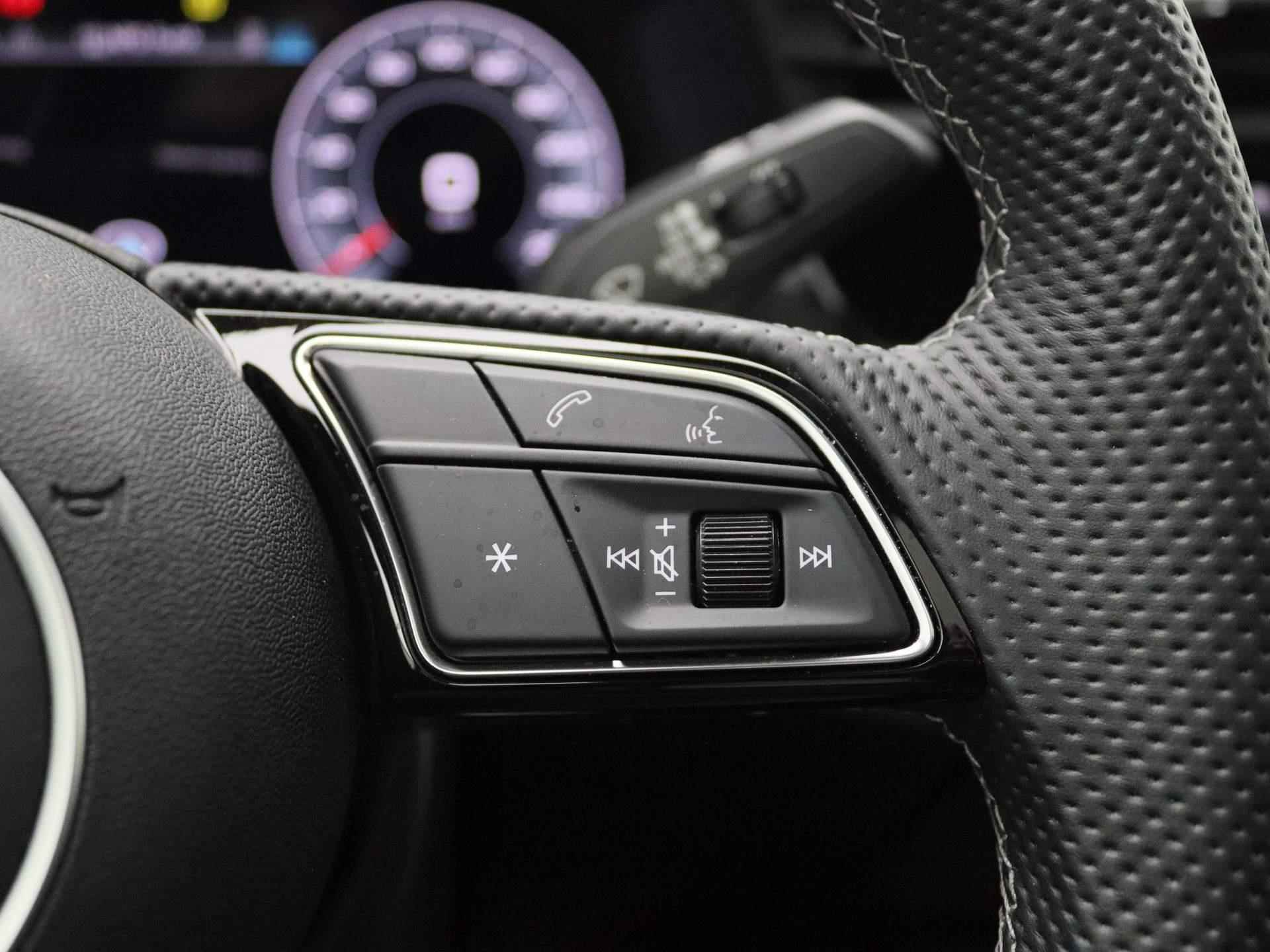 Audi A3 Limousine 30 TFSI S edition 110 PK | S-line exterieur | Automaat | Navigatie | Panoramadak | Adaptive Cruise Control | Half-Leder | Trekhaak | Parkeersensoren | Stoelverwarming | Lichtmetalen velgen | Climate Control | B&O Sound System | Fabrieksgarantie | - 24/46