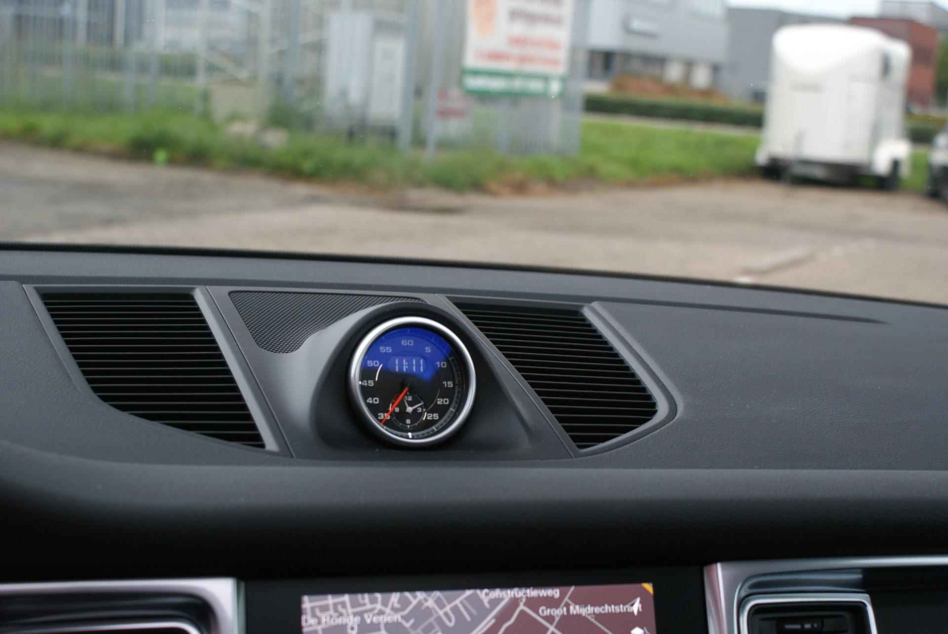 Porsche Macan 2.0 | Org NL | Sportchrono | Camera | Pano | Luchtvering | - 22/30