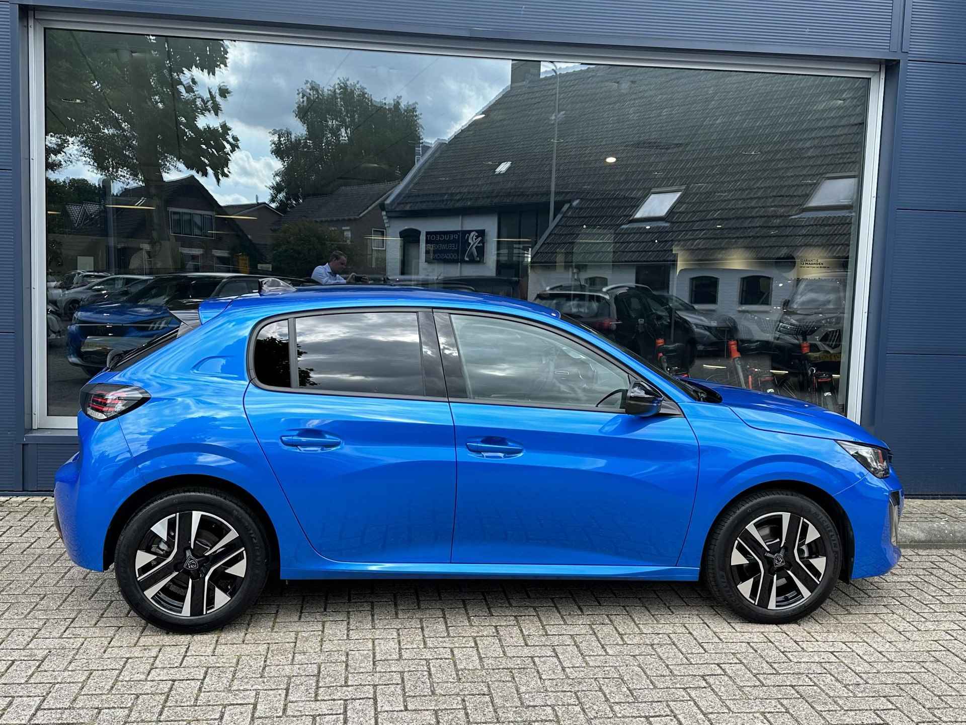 Peugeot 208 1.2 Turbo 100 PK Allure | € 4150 DEMO Voordeel | Nieuwste Model 208 | Navigatie via Telefoon | Stoelverwarming | Camera | LED Verlichting | Lichtmetalen Velgen 16" | Half Lederen Bekleding | Groot Multimedia Scherm | Climate Control | Cruise Control | - 9/56