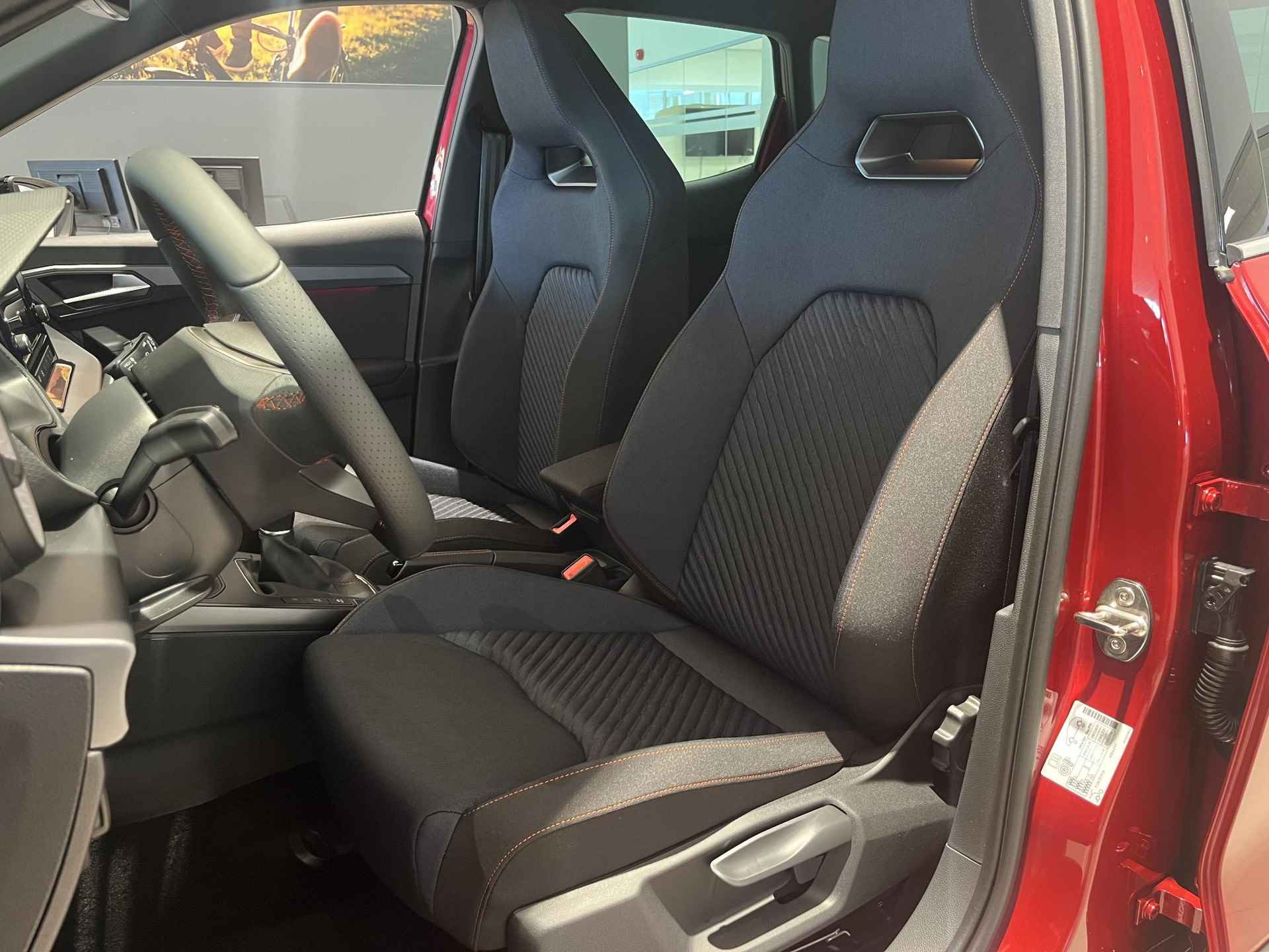 SEAT Arona 1.0 EcoTSI FR Anniversary 95 PK | LED Koplampen | Apple Carplay & Android Auto | Climate Control | Achteruitrijcamera | Cruise Control | Parkeersensoren | Kuipstoelen | Donkere hemelbekleding | Privacy Glass | Virtual Cockpit | Lichtmetalen velgen | € 2.000,- inruilpremie! | Direct leverbaar! | - 6/9