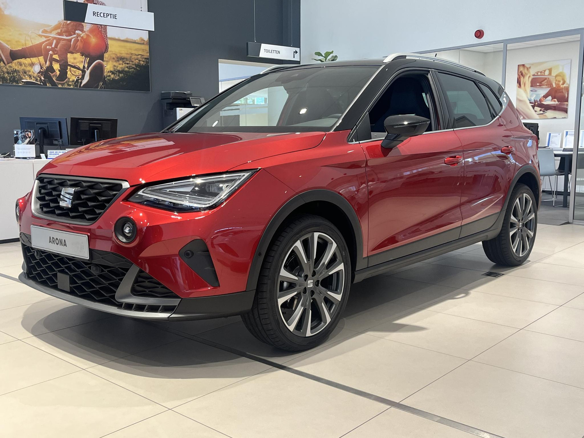 SEAT Arona 1.0 EcoTSI FR Anniversary 95 PK | LED Koplampen | Apple Carplay & Android Auto | Climate Control | Achteruitrijcamera | Cruise Control | Parkeersensoren | Kuipstoelen | Donkere hemelbekleding | Privacy Glass | Virtual Cockpit | Lichtmetalen velgen | € 2.000,- inruilpremie! | Direct leverbaar! |