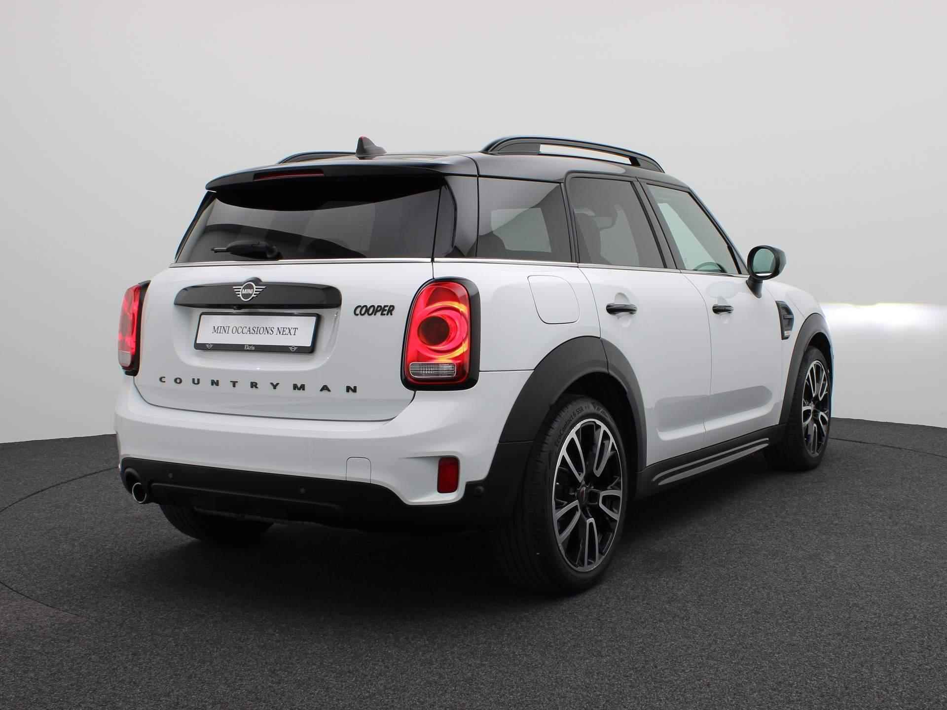 MINI Countryman Cooper JCW Pakket + Harman Kardon + Park Assistant + Achteruitrijcamera + LED + 19'' + Comfort Access + Trekhaak - 2/6