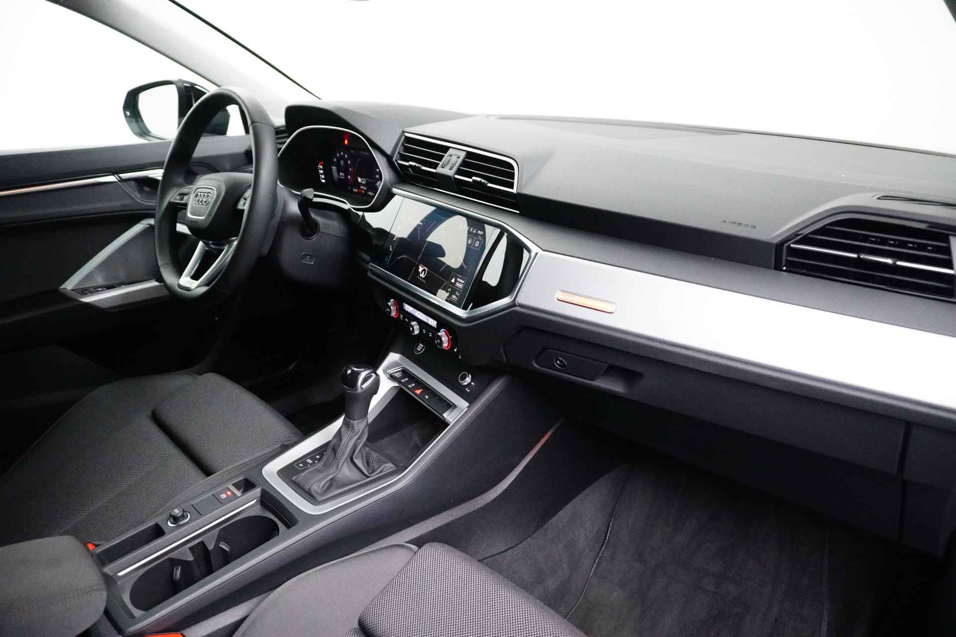 Audi Q3 Sportback 35 TFSI 150PK S-Tronic | PANORAMADAK | NAVIGATIE | TREKHAAK | CAMERA - 8/31