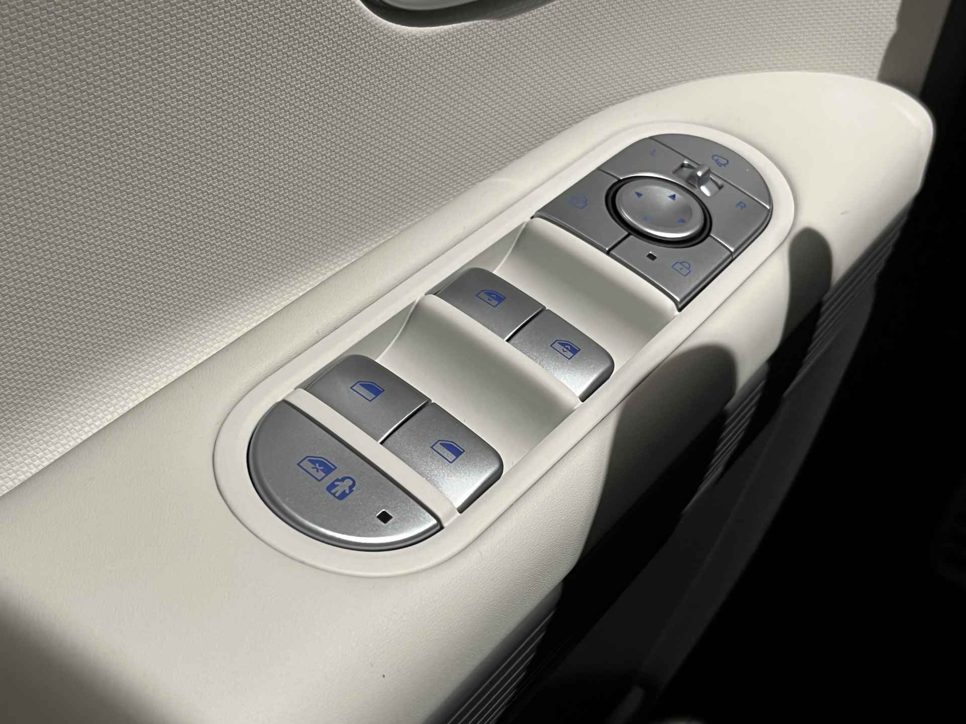 Hyundai IONIQ 5 77 kWh Connect Volledig Elektrisch, Groot Accupakket en Warmtepomp Uit voorraad leverbaar! - 18/27