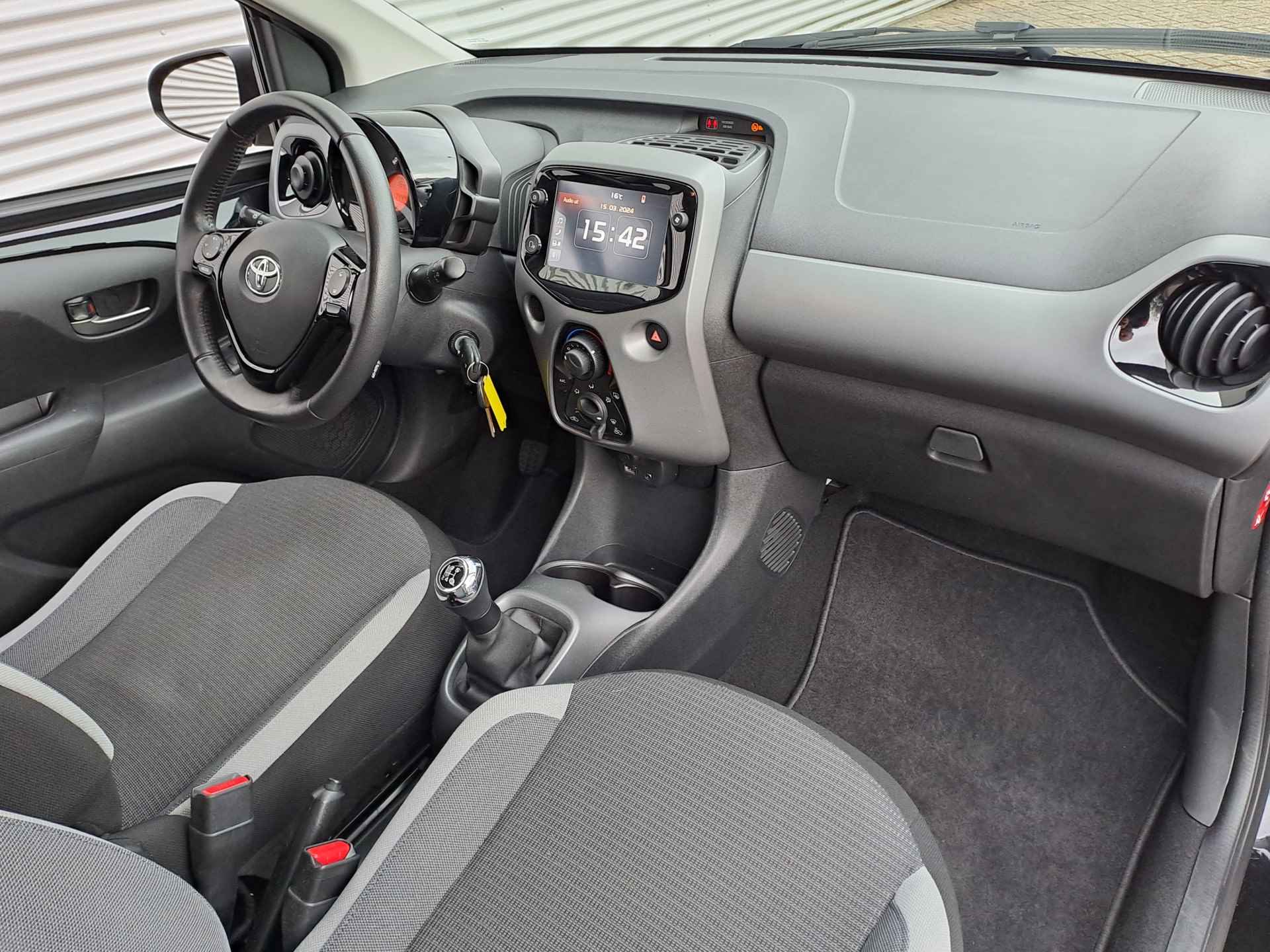 Toyota Aygo 1.0 VVT-i x-play Camera | Airco | Apple Carplay/Android Auto - 9/26