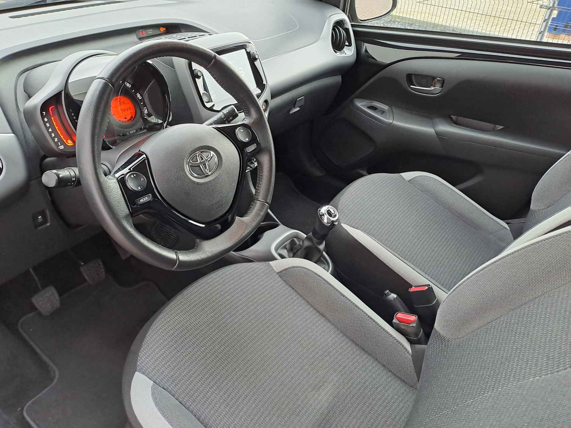 Toyota Aygo 1.0 VVT-i x-play Camera | Airco | Apple Carplay/Android Auto - 10/26