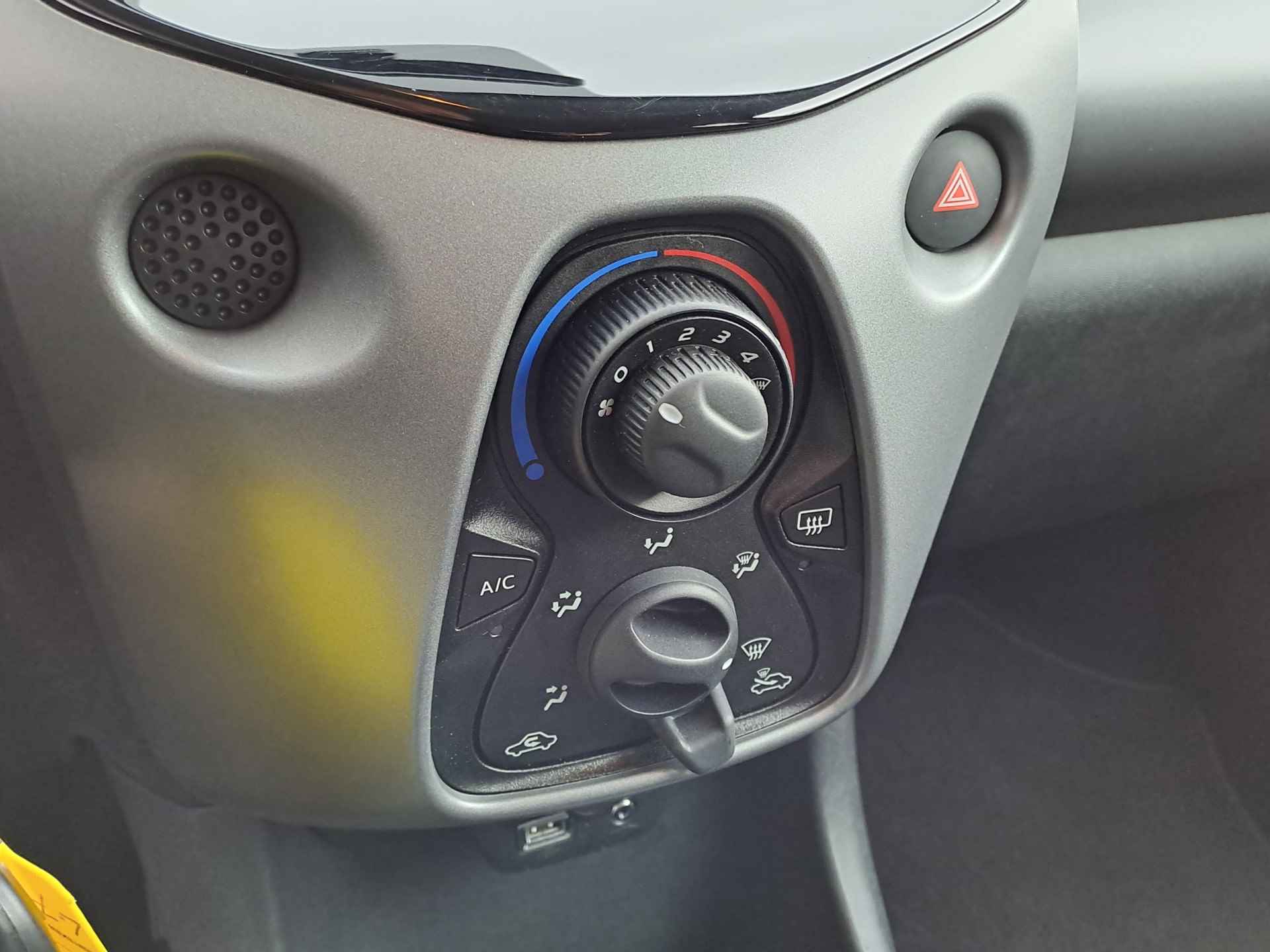 Toyota Aygo 1.0 VVT-i x-play Camera | Airco | Apple Carplay/Android Auto - 17/26