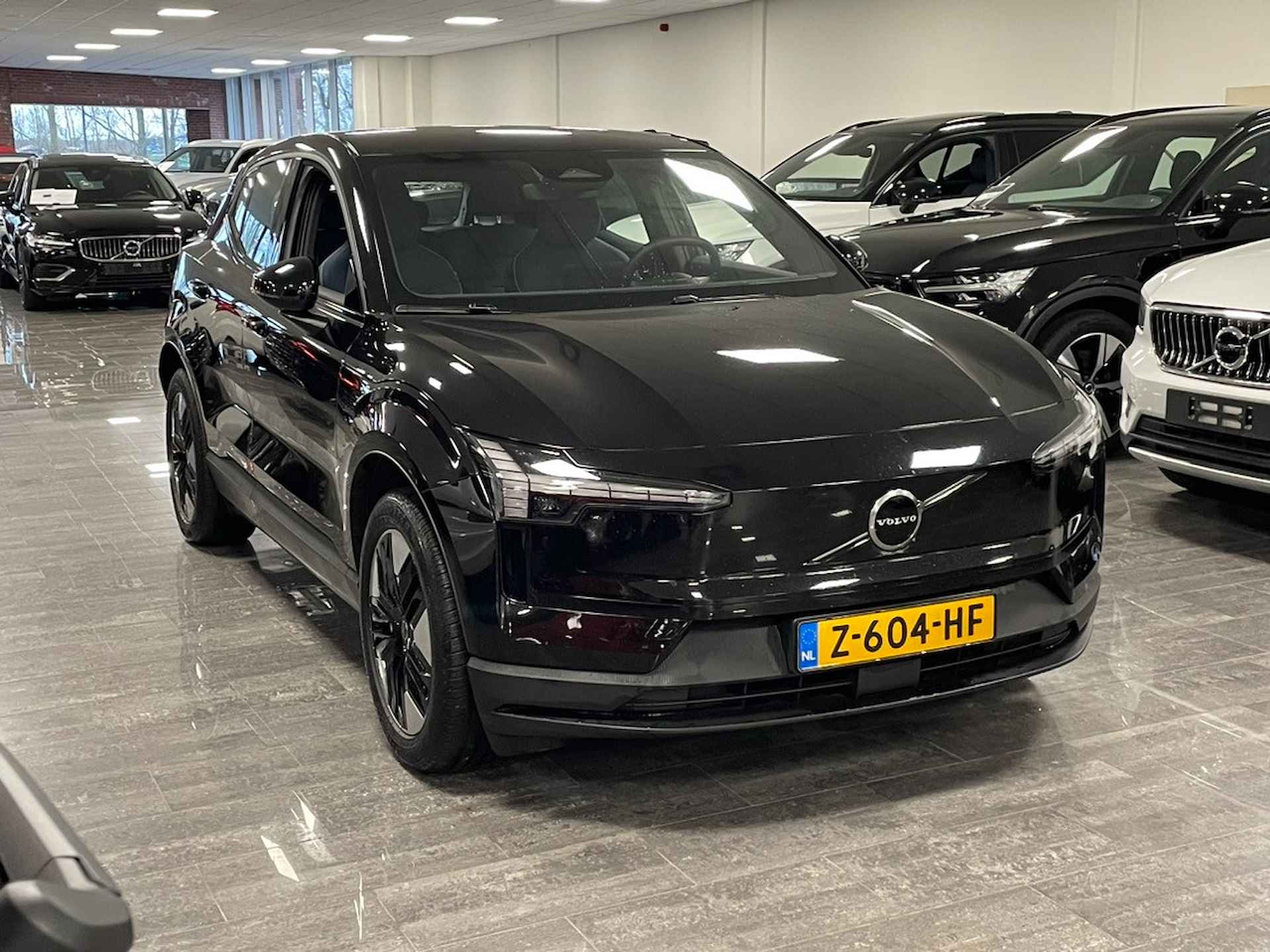 Volvo EX30 Single Motor Core | Stoelverwarming | Stuurwielverwarming | Adaptieve Cruise Control | Parkeercamera | Parkeersensoren achter | - 2/19