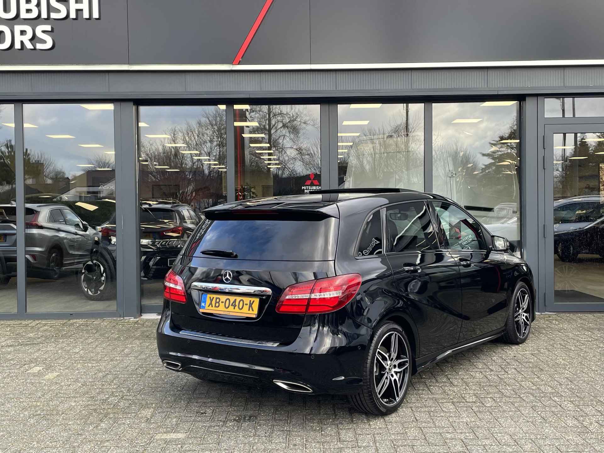 Mercedes-Benz B-klasse 180 Business Solution AMG | Navigatie | Panoramadak | Stoelverwarming | - 25/30